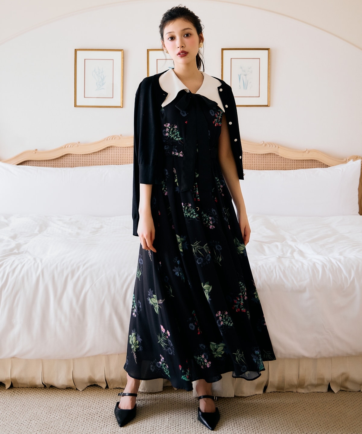 ドローイングフラワー配色襟ワンピース