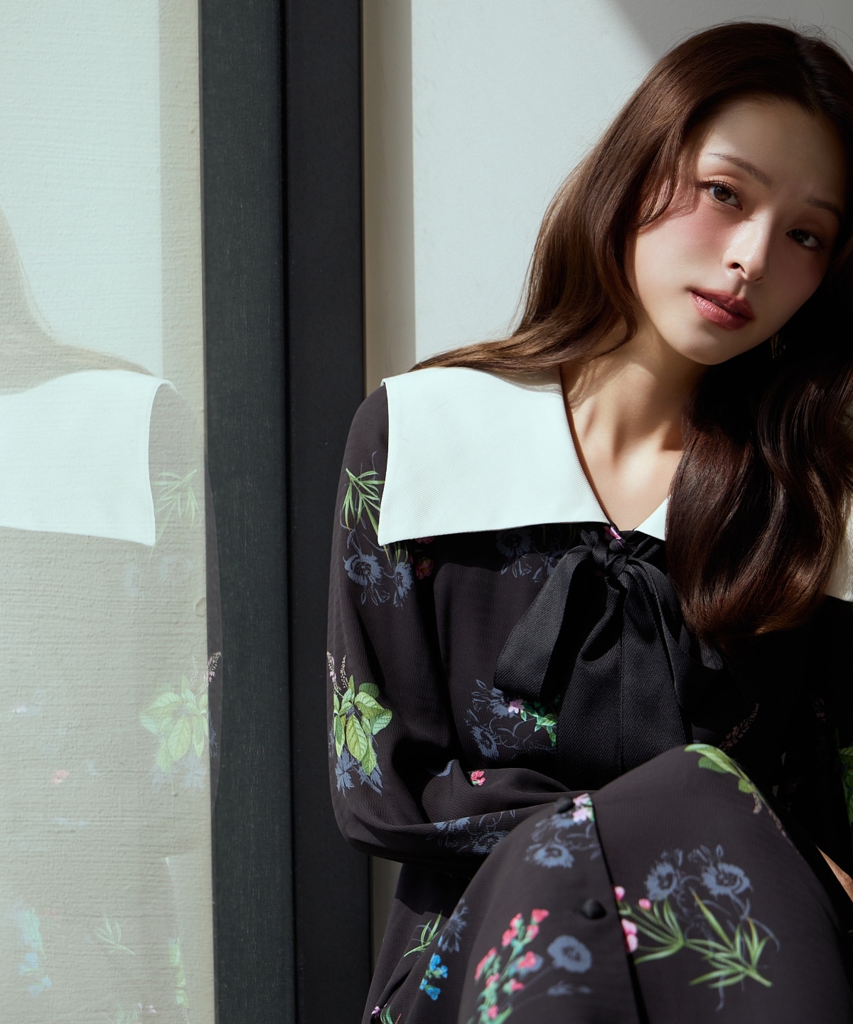 ドローイングフラワー配色襟長袖ワンピース