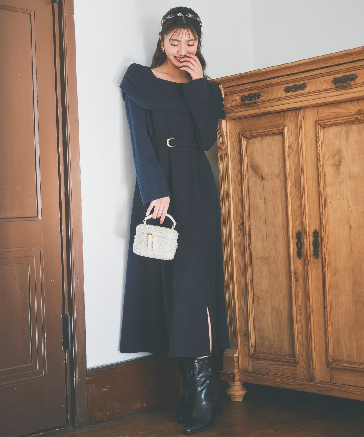 ベルト付きオフショルカットワンピース