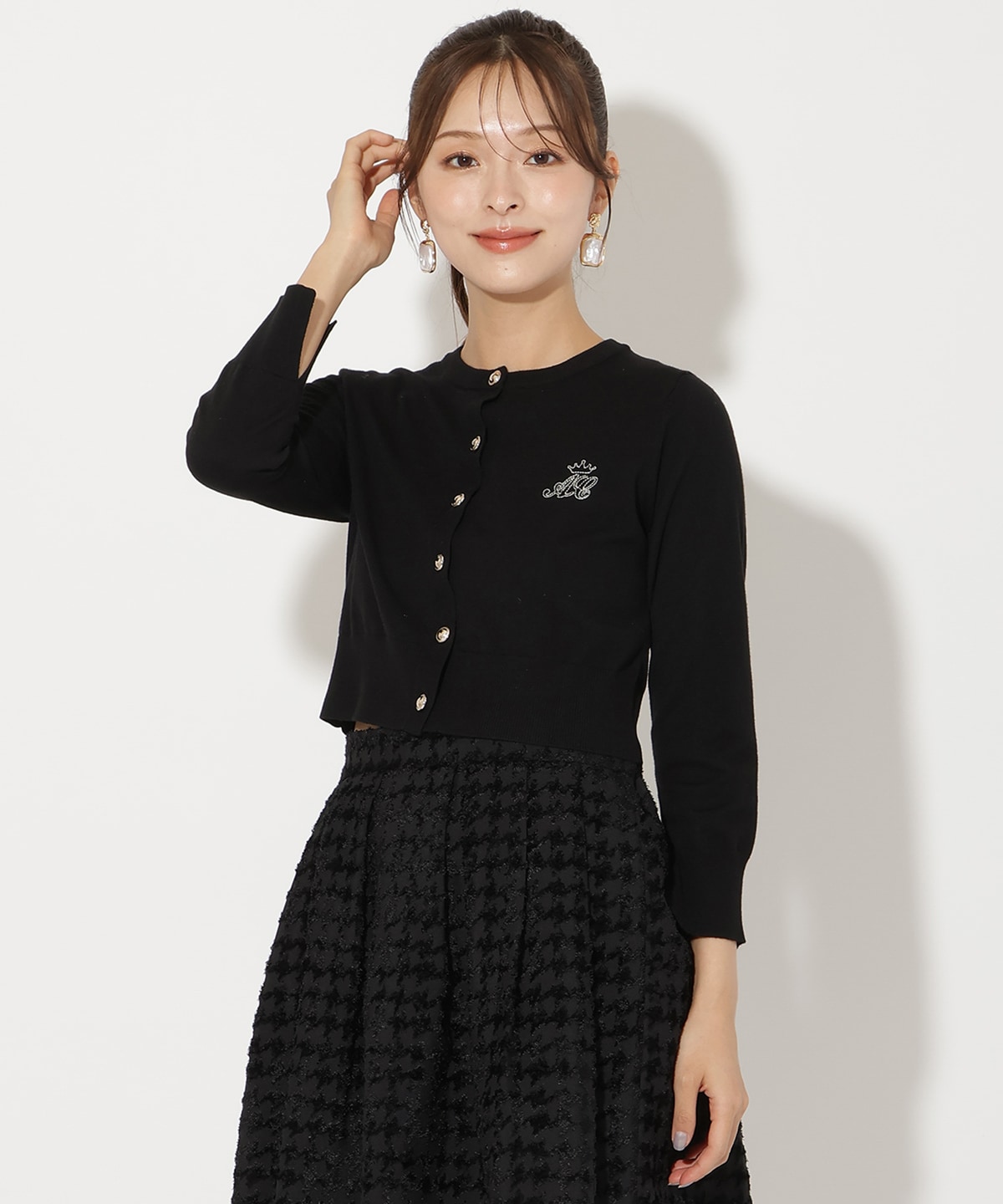 刺繍クルーネックカーディガン