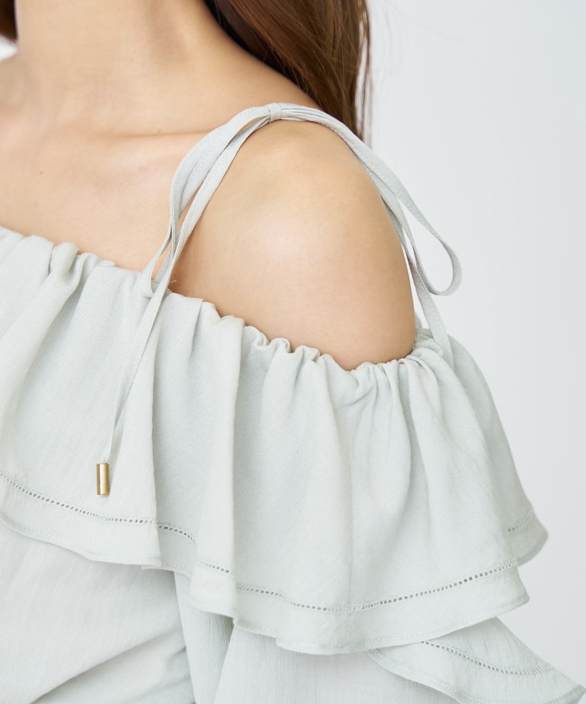 【先行予約受付中】オフショルフリルブラウス