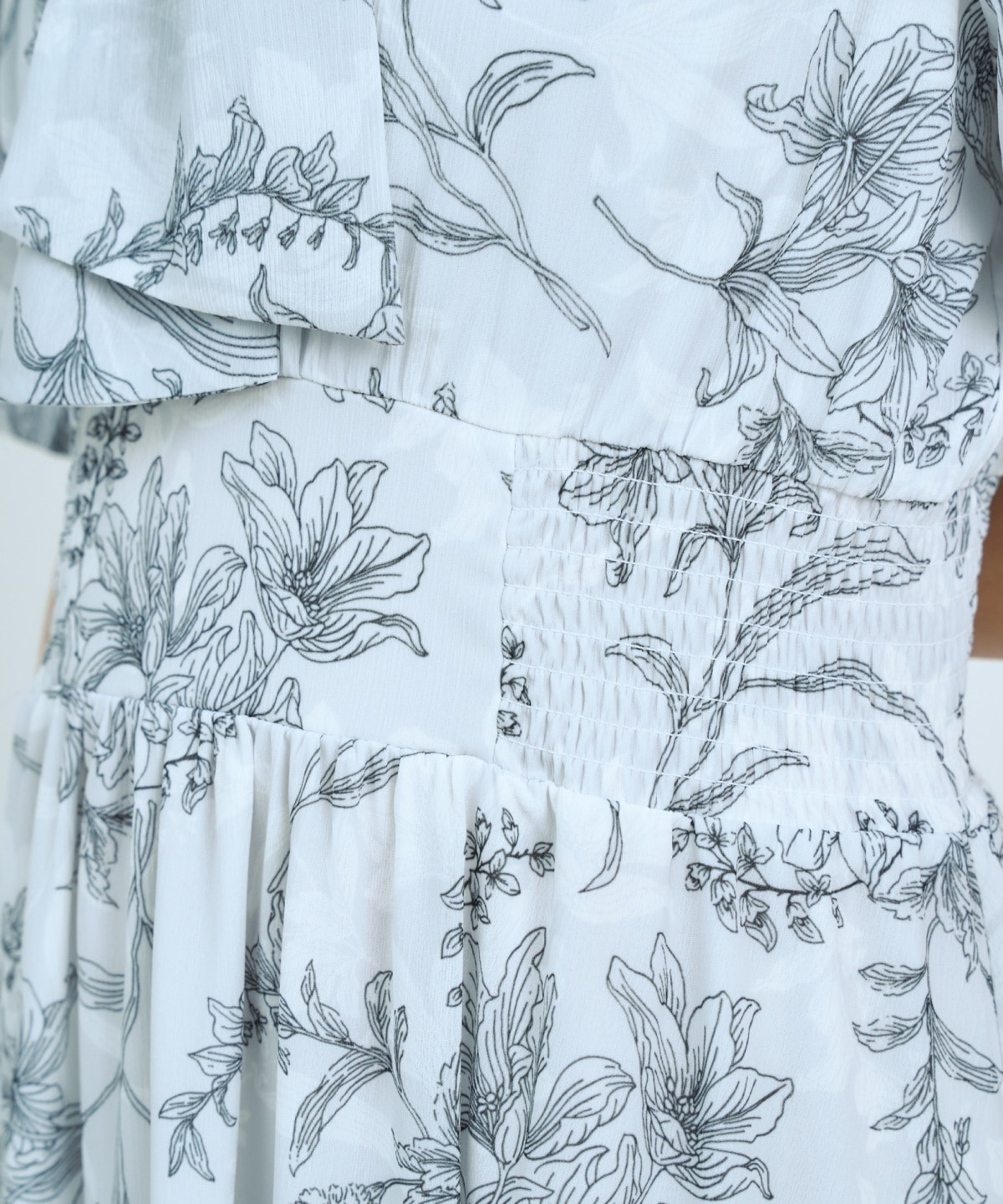 【先行予約受付中】ラインフラワーハーフスリーブワンピース