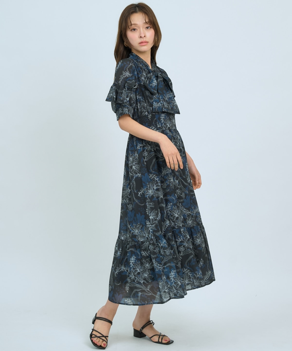 【先行予約受付中】ラインフラワーハーフスリーブワンピース