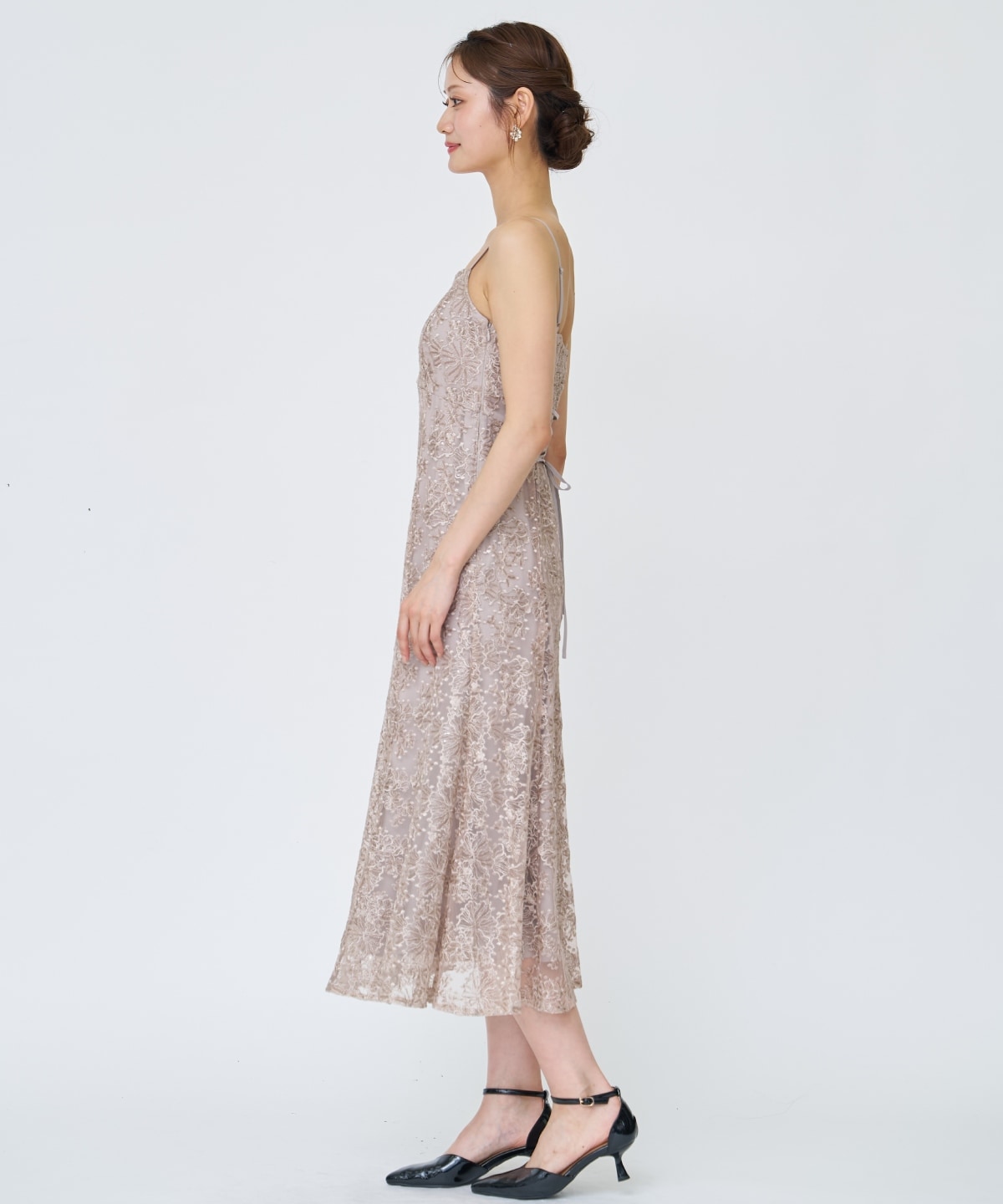 チュールレイヤードスパンコールドレス