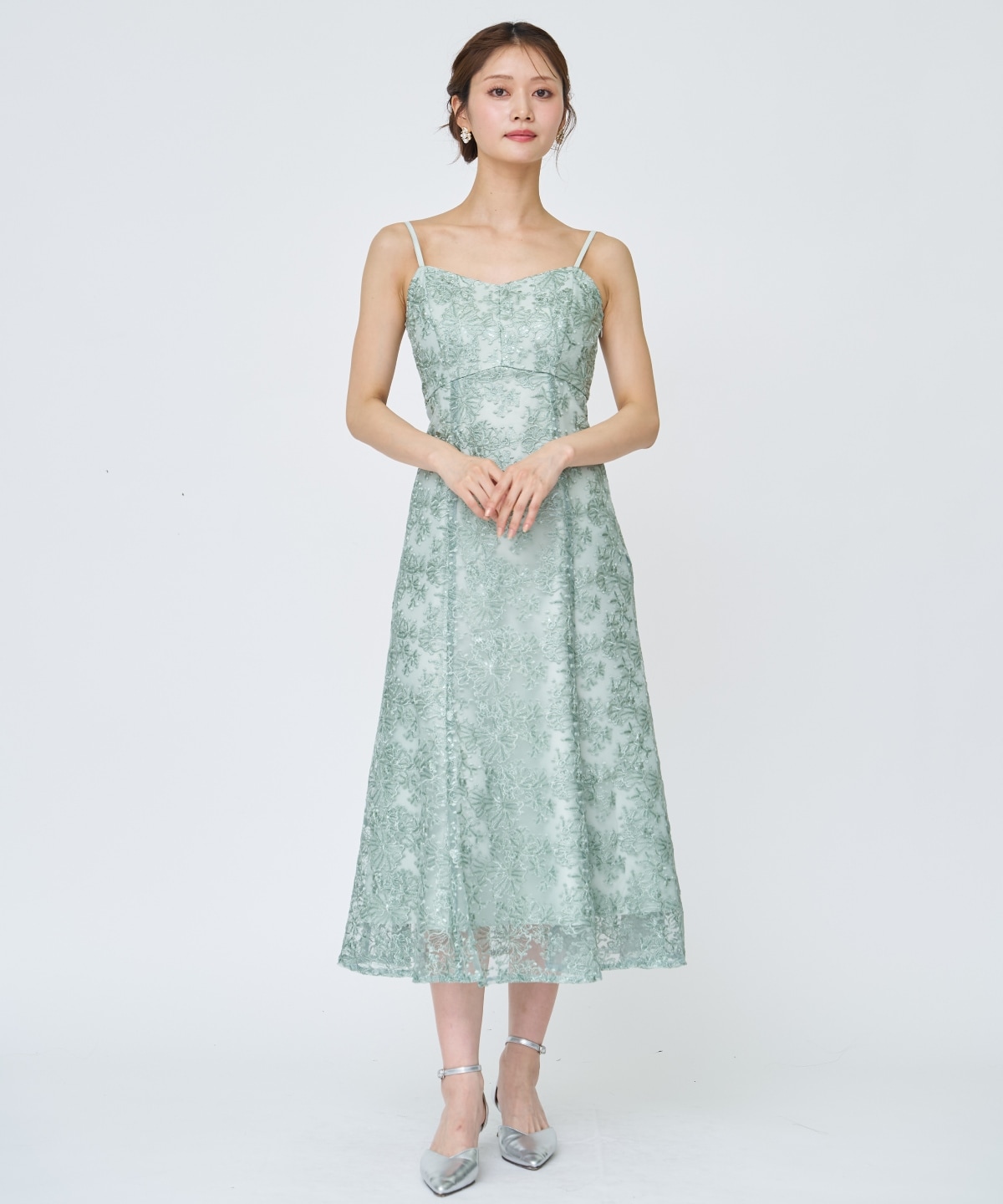 チュールレイヤードスパンコールドレス