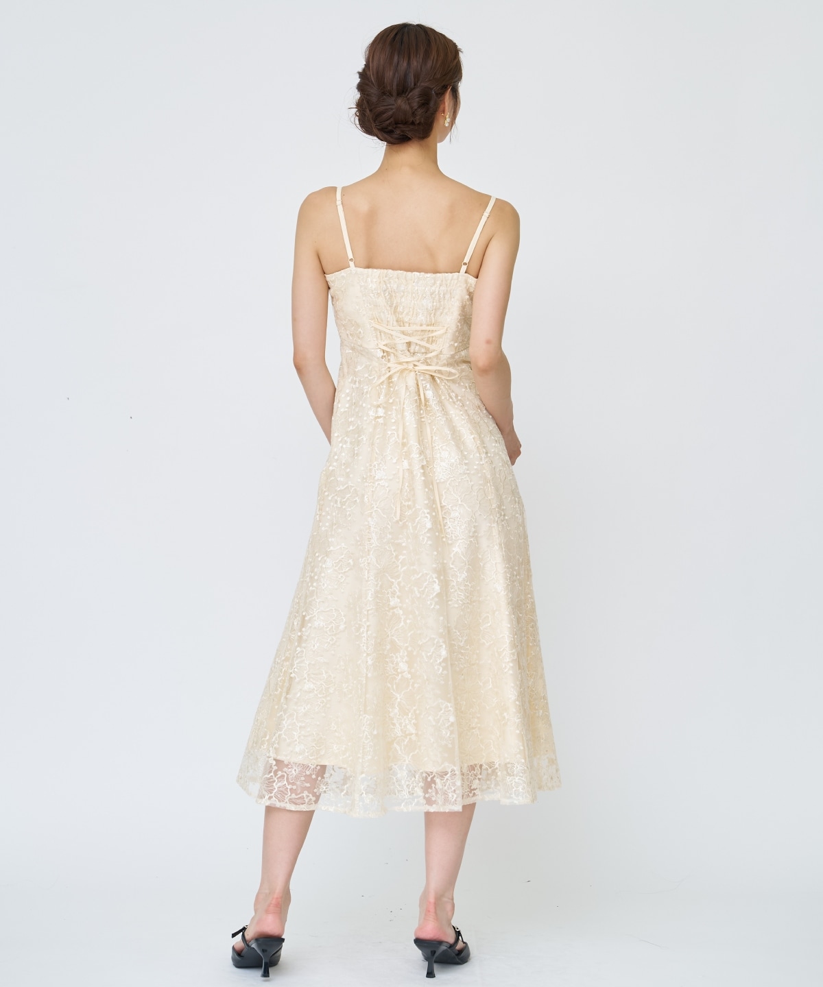 チュールレイヤードスパンコールドレス