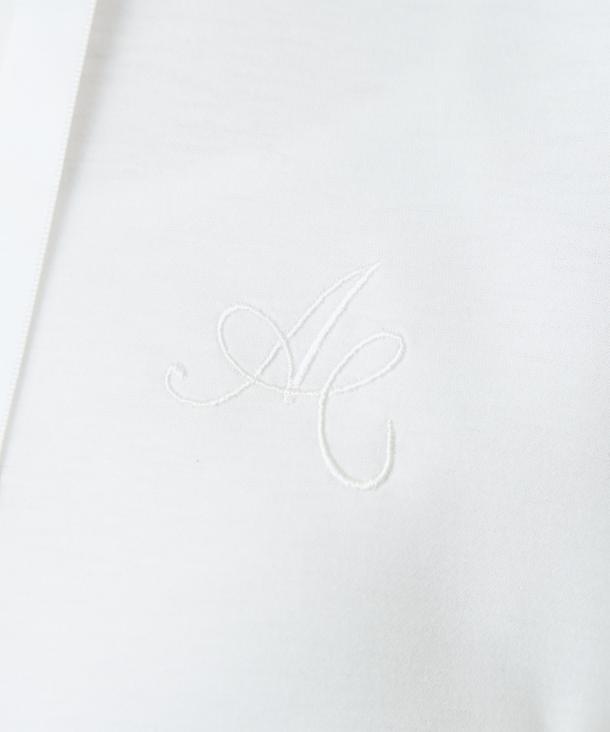 【先行予約受付中】ロゴ刺繍ZIPパーカー