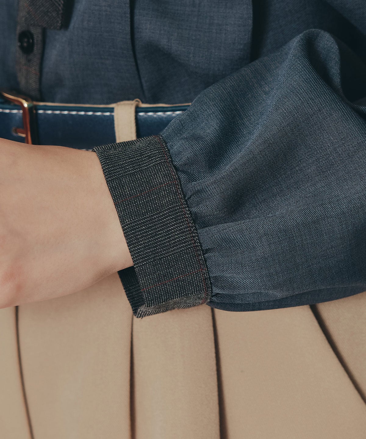 チェックバイカラーリボンタイブラウス