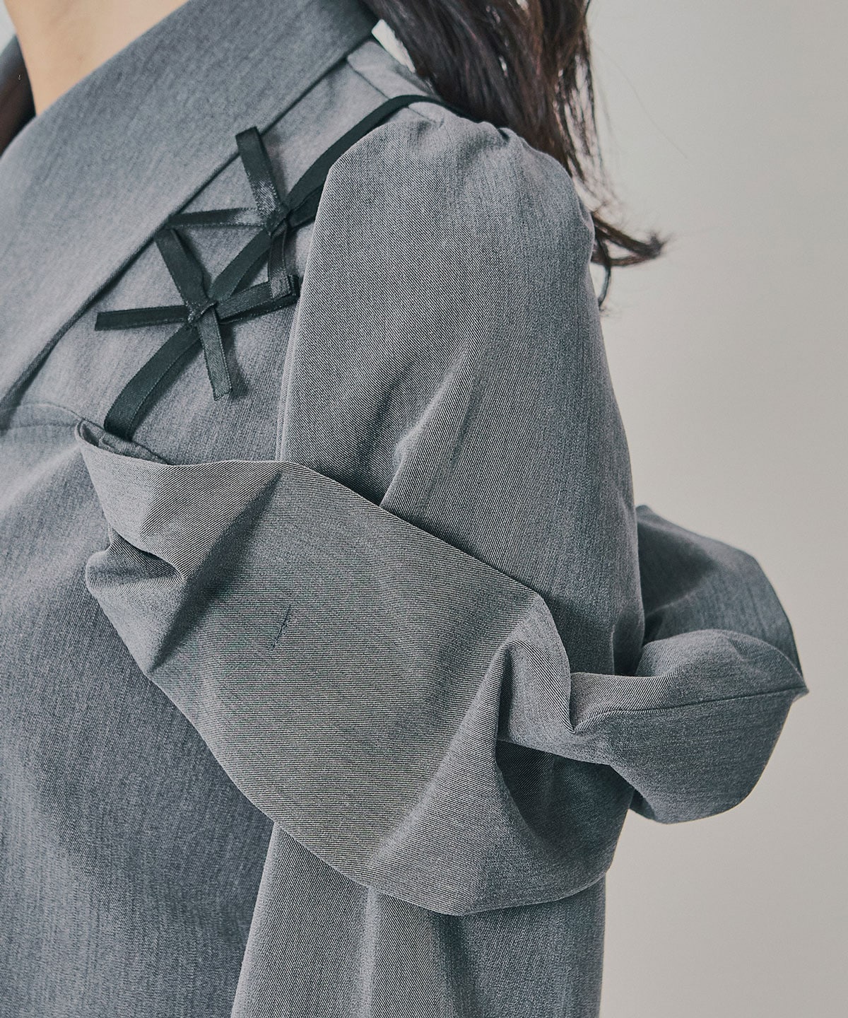 リボンフリルショルダーブラウス