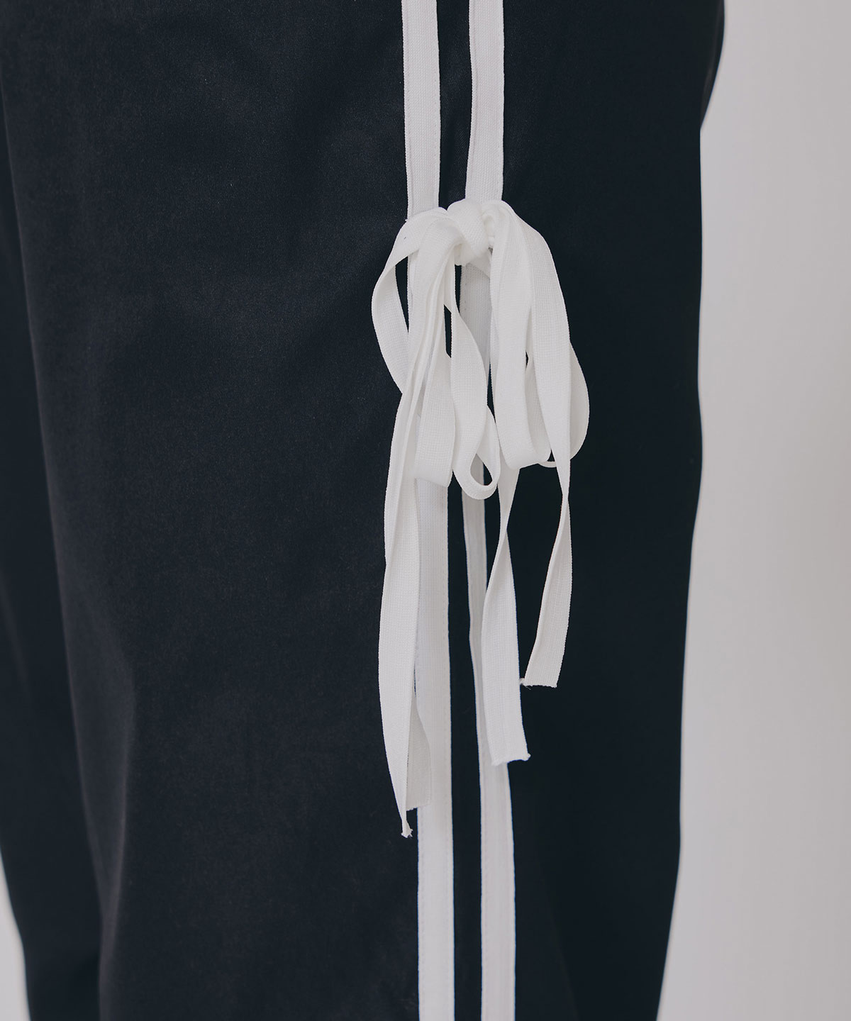 サイドリボンラインパラシュートパンツ