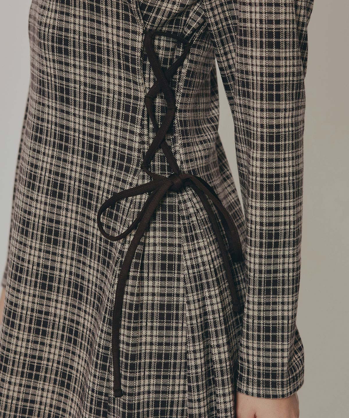 エンブレムサイドレースアップチェックワンピース