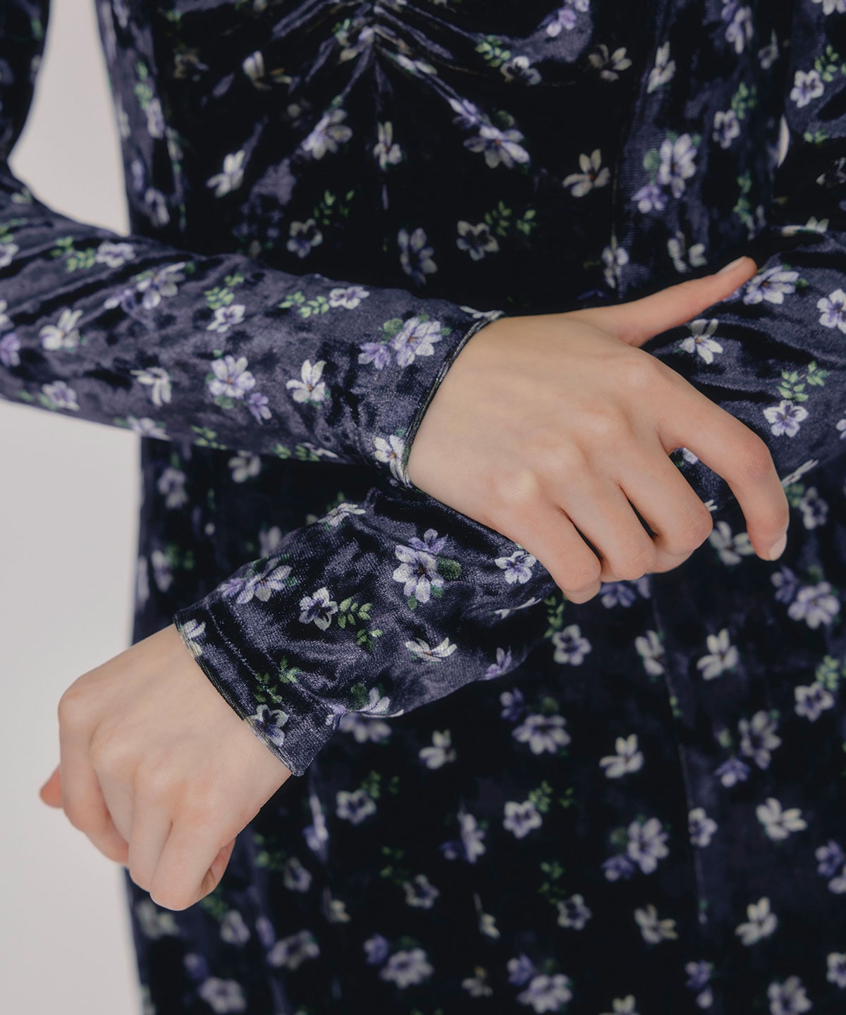 クロスリボンフラワーベロアロングワンピース