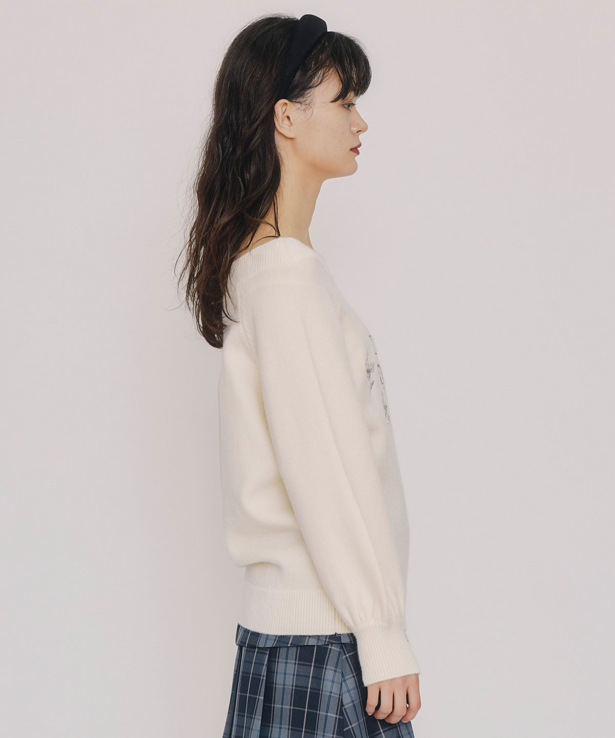 ビジューロゴエンブロイダリーニットプルオーバー