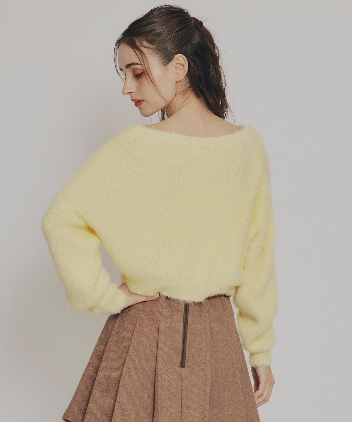 フェザーヤーンビジューボタンカーディガン