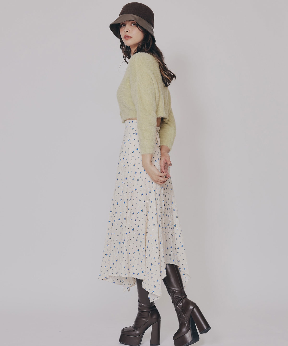 フェザーヤーンビジューボタンカーディガン