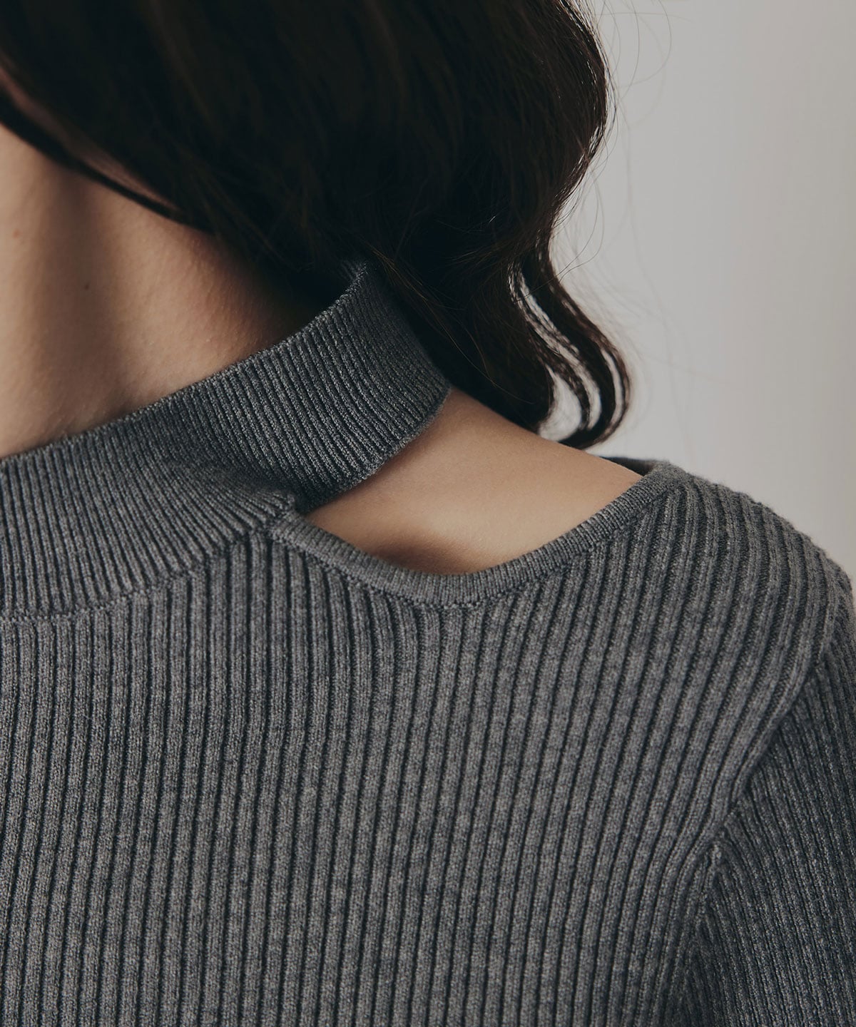 カットアウトリブニットトップス