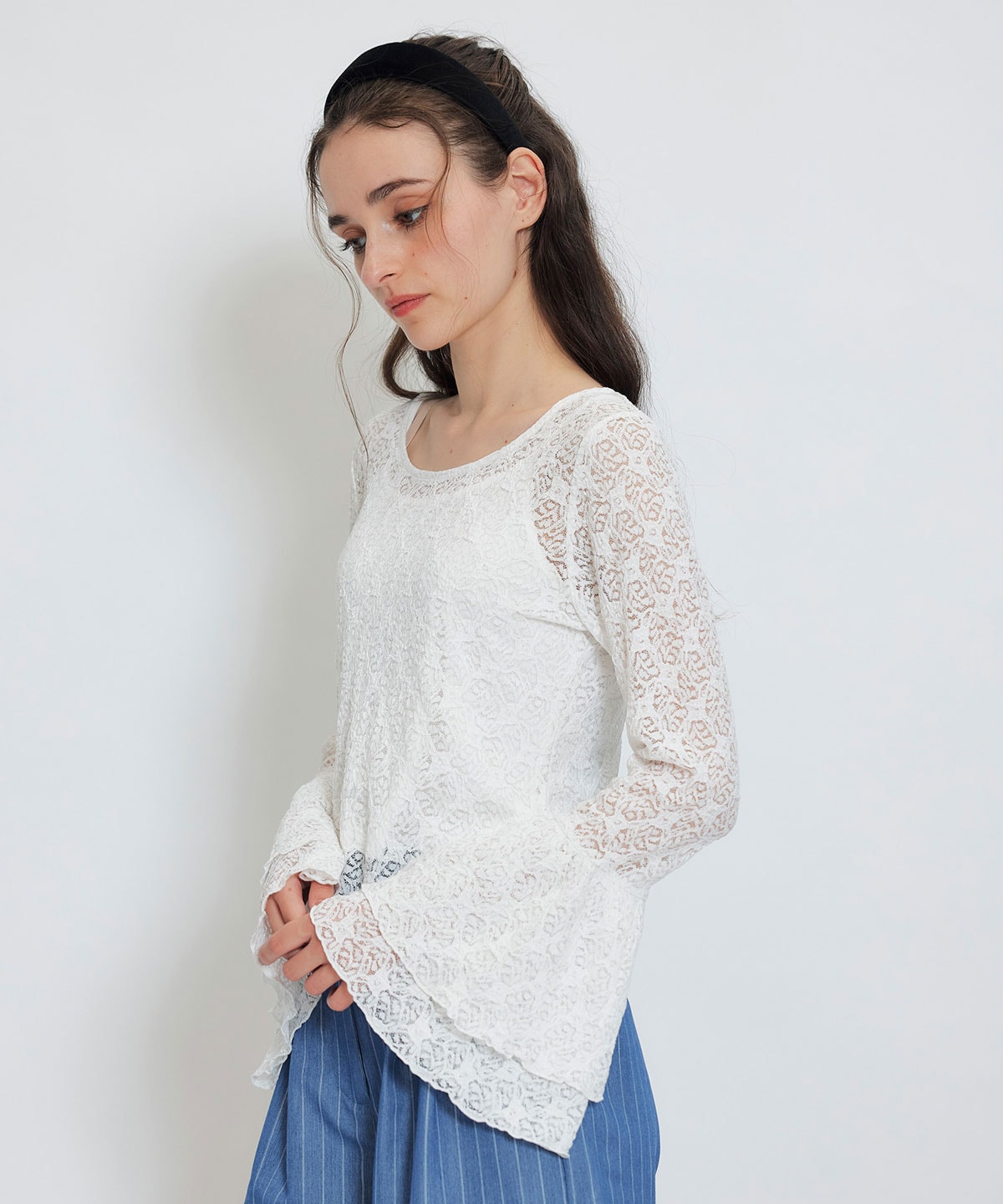 ボリュームスリーブシアーレースブラウス×ベーシックキャミソール