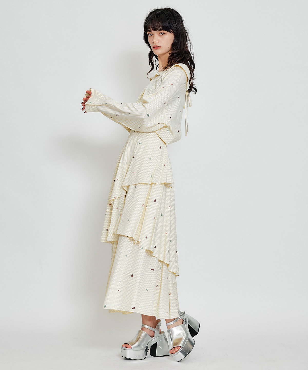 【セットアップ可能】REDYAZELアルファベットロゴ刺繍ティアードロングスカート