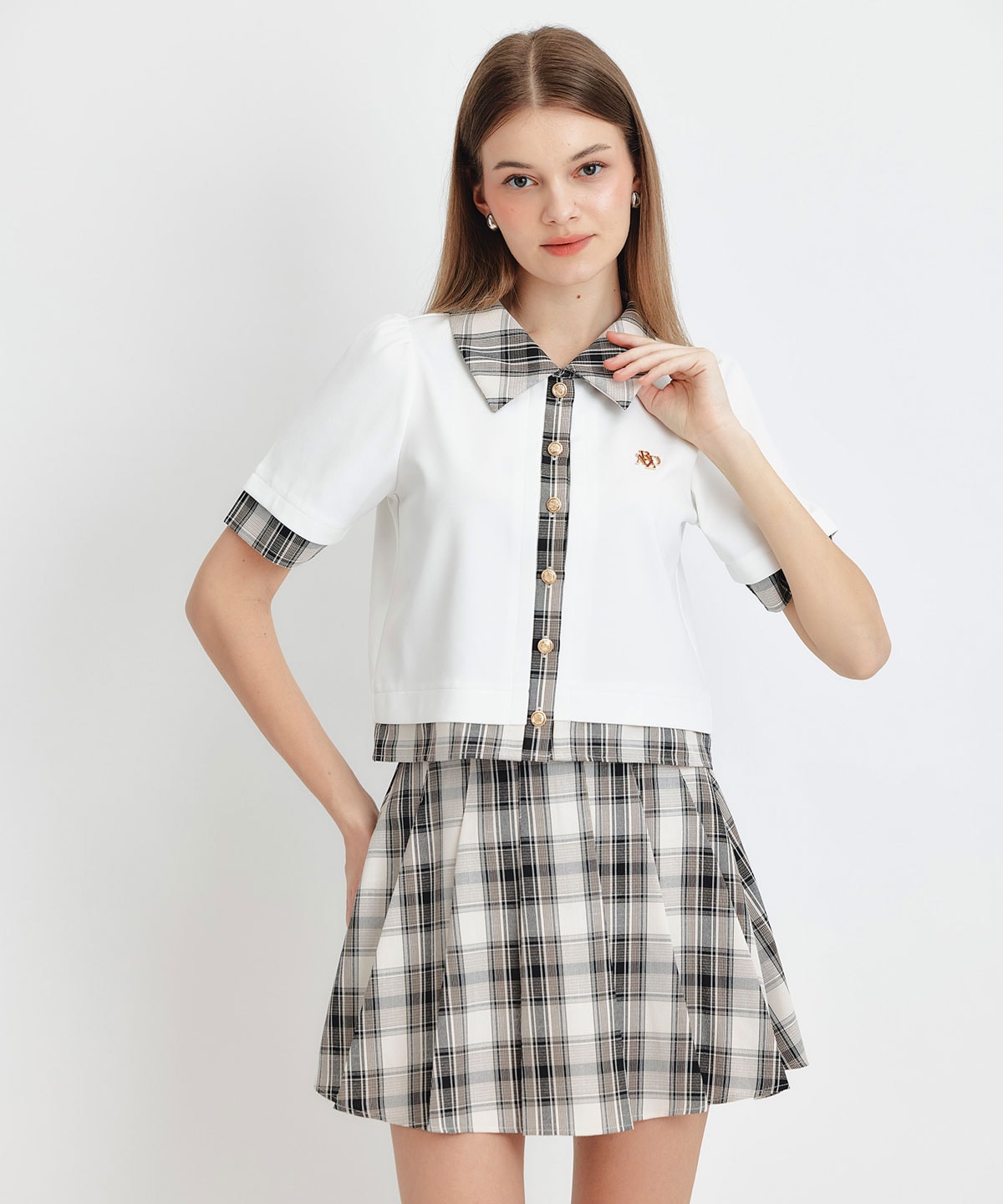 ロゴブローチブラウス×チェックプリーツミニスカートセットアップ