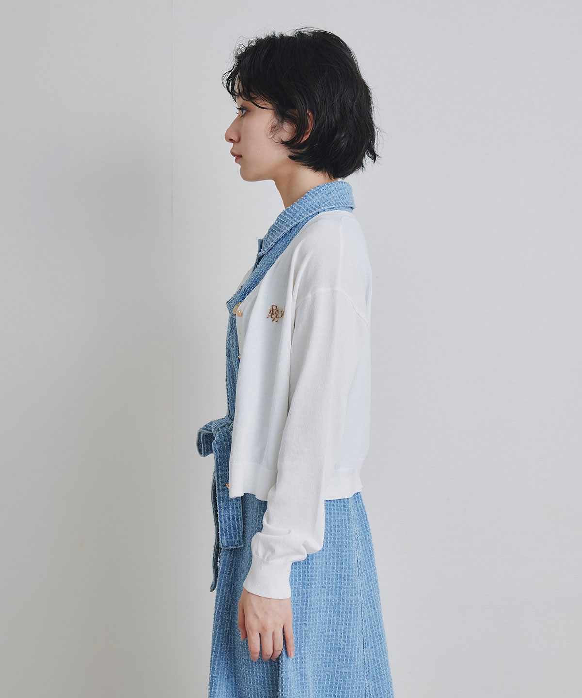 ロゴプレートVネックカーディガン
