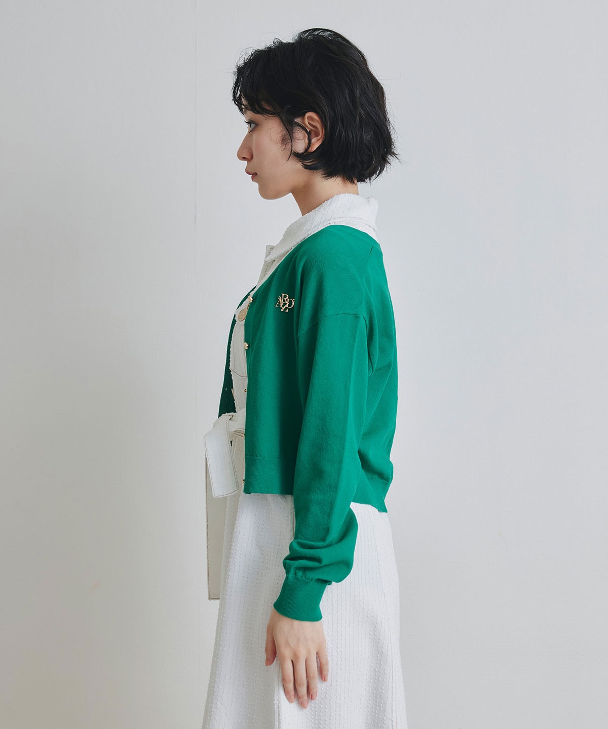 ロゴプレートVネックカーディガン