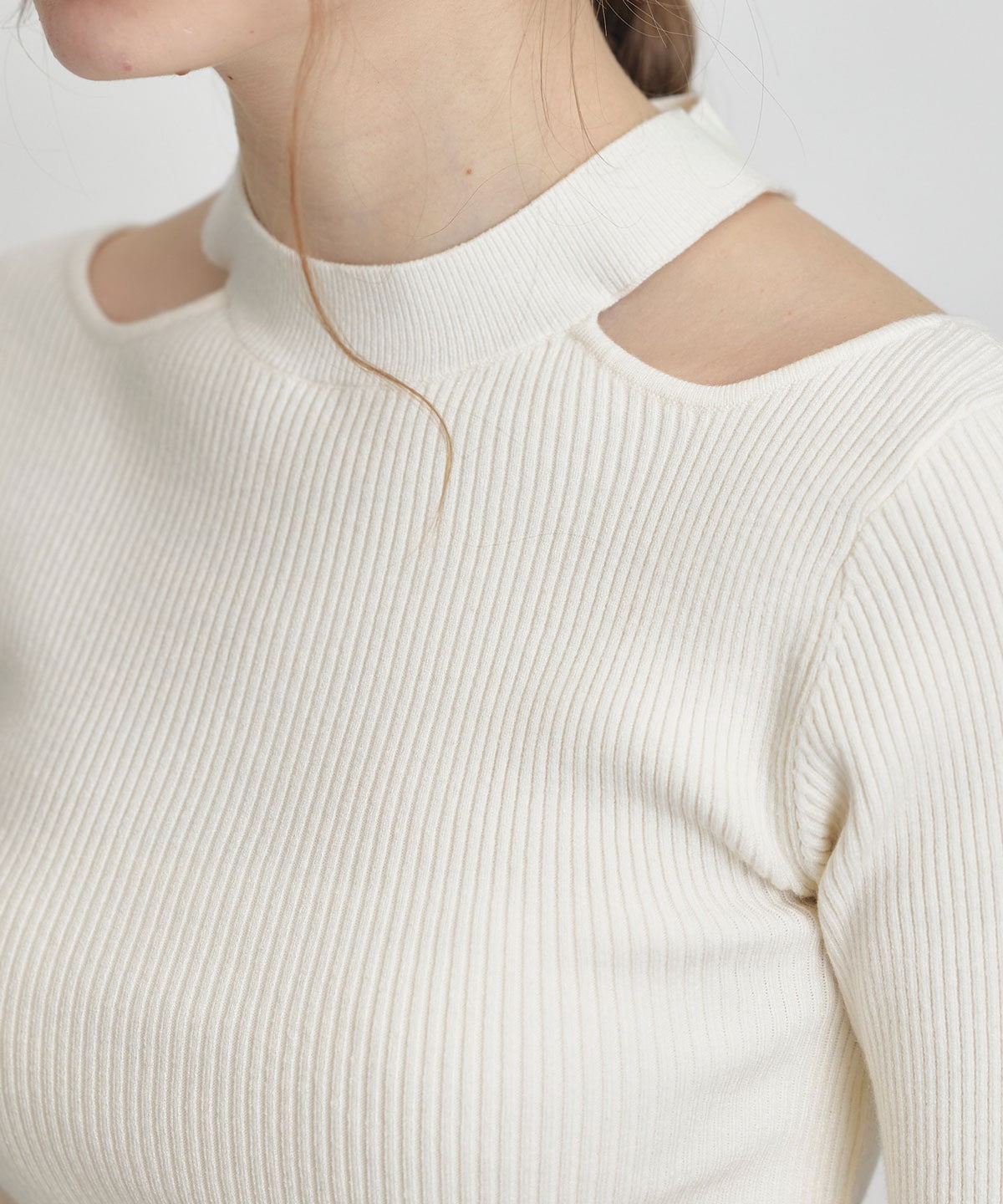 カットアウトハーフスリーブニットプルオーバー