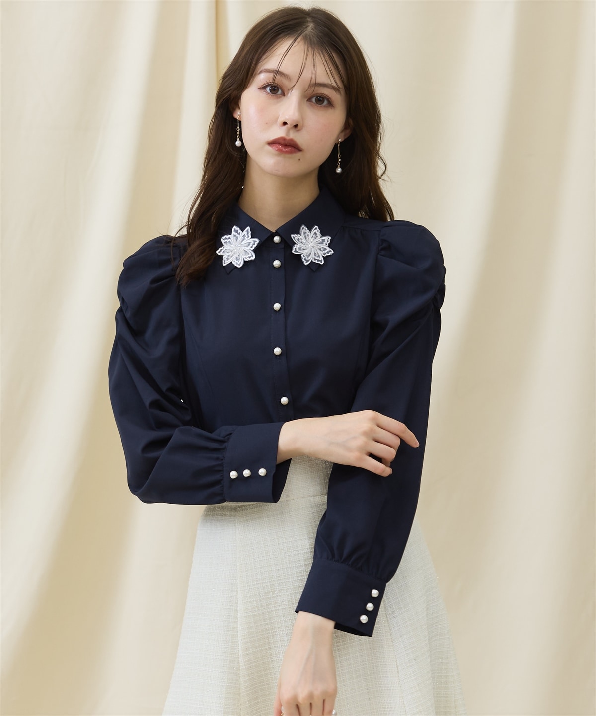 3Dフラワーレース衿パワショルブラウス