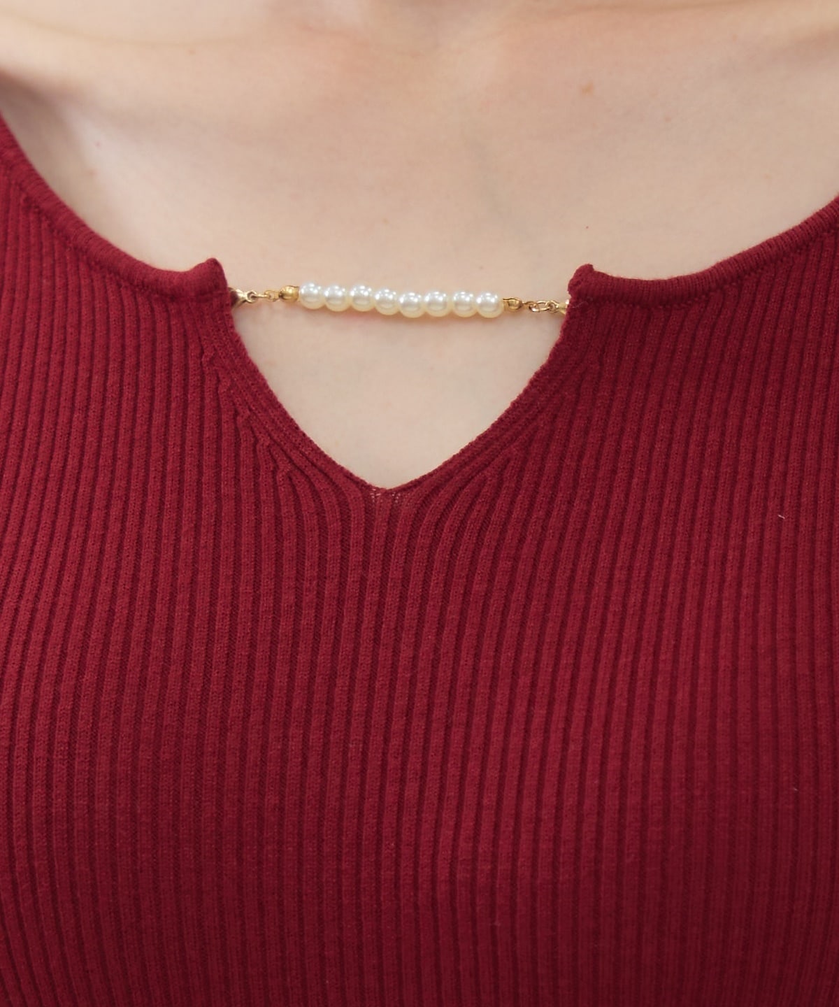 長袖パールキーネックニットプルオーバー