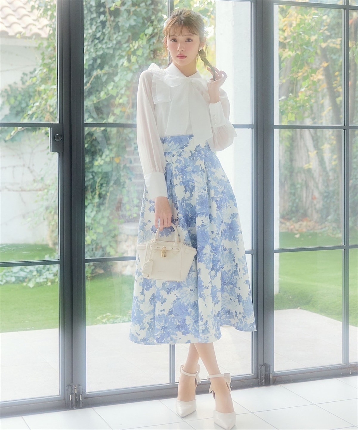 クレリックショルダータックフリルブラウス