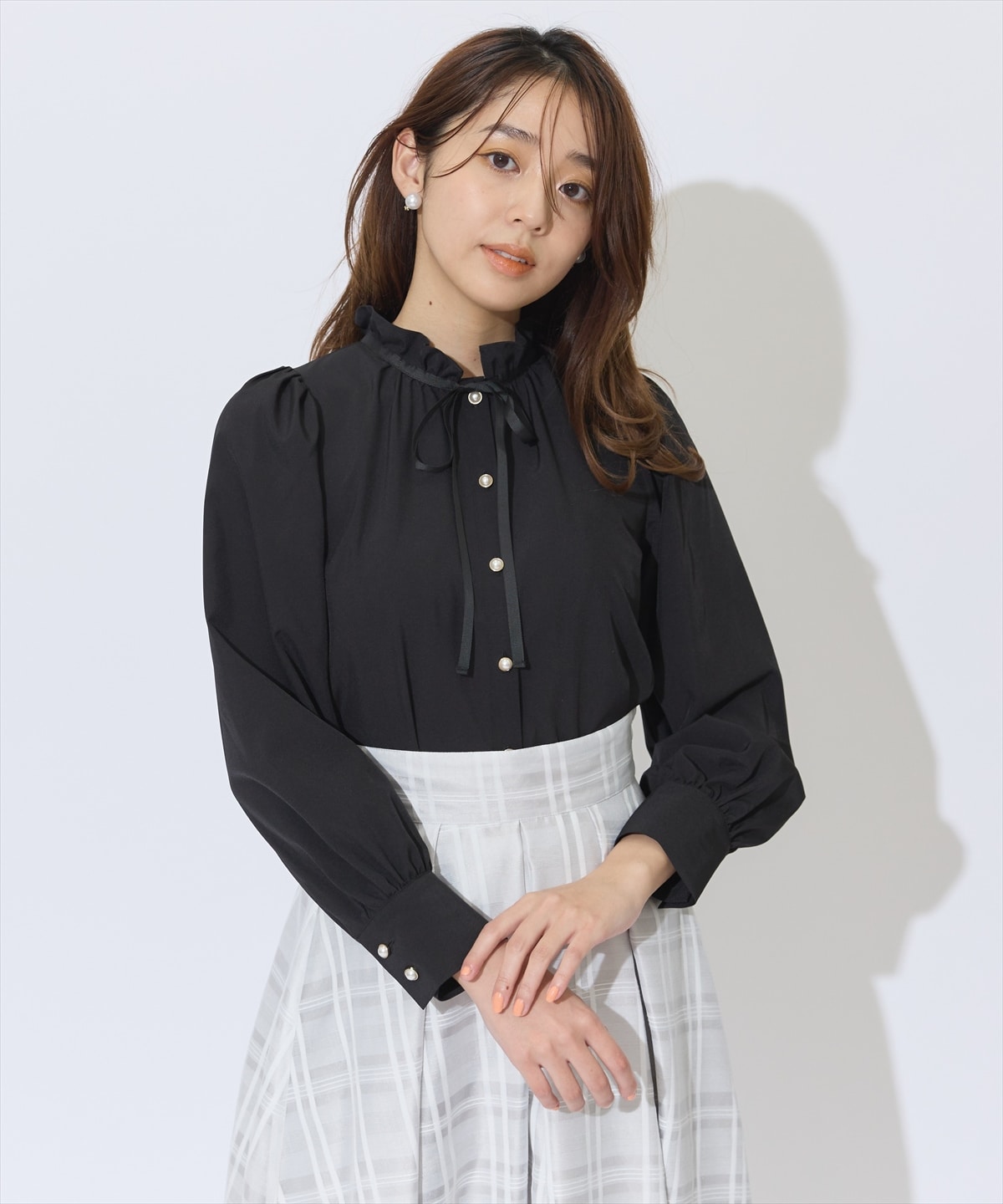 フリルハイネックナローリボンブラウス