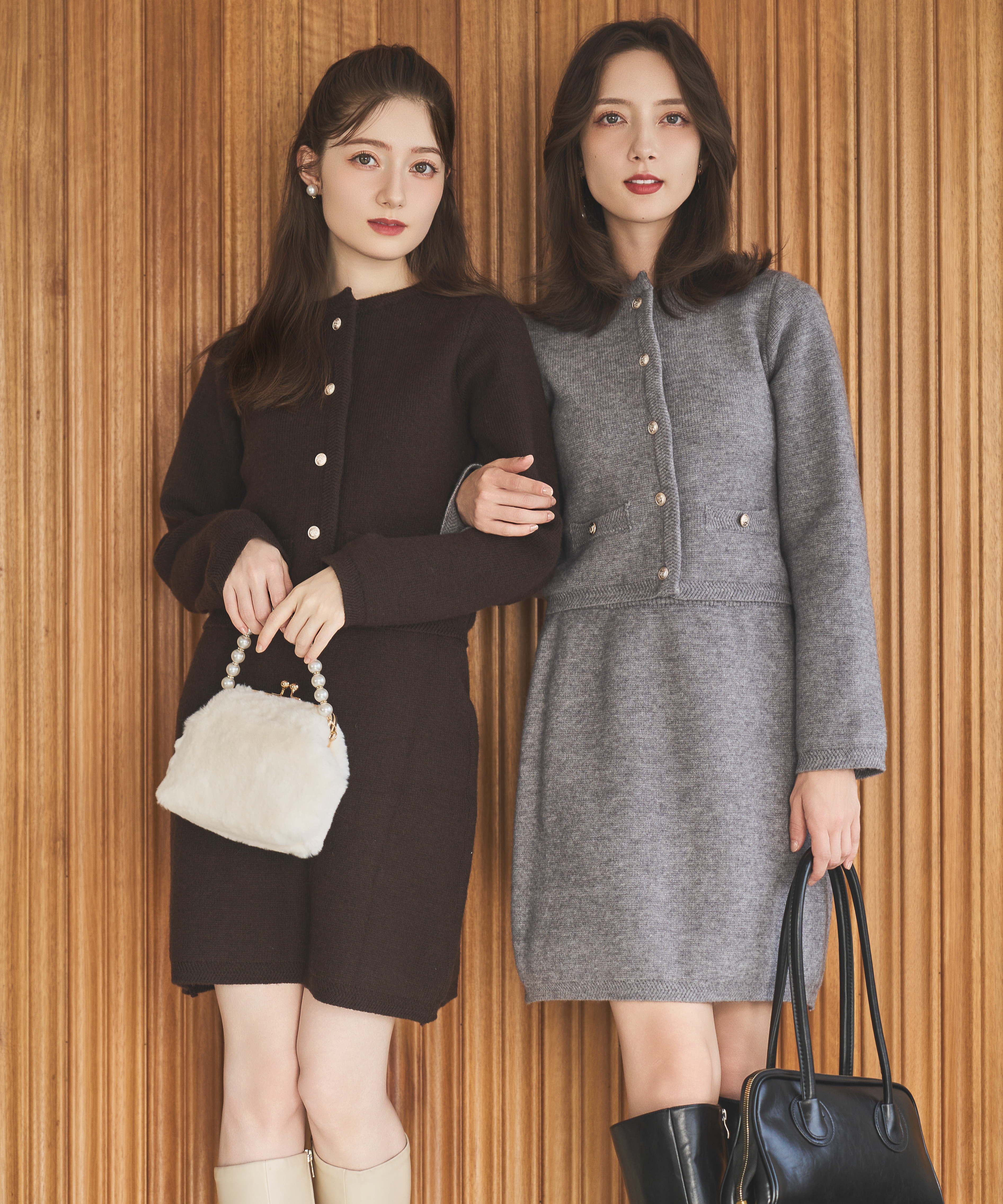 金ボタン付ニットセットアップ