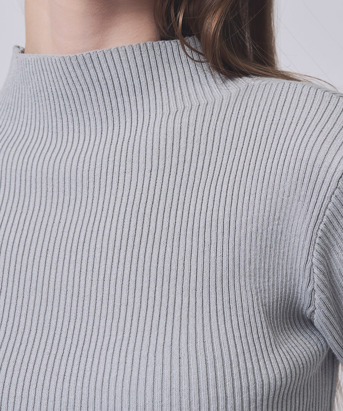 【1/30(Fri)発売開始】金ボタン付きモックネックリブニット