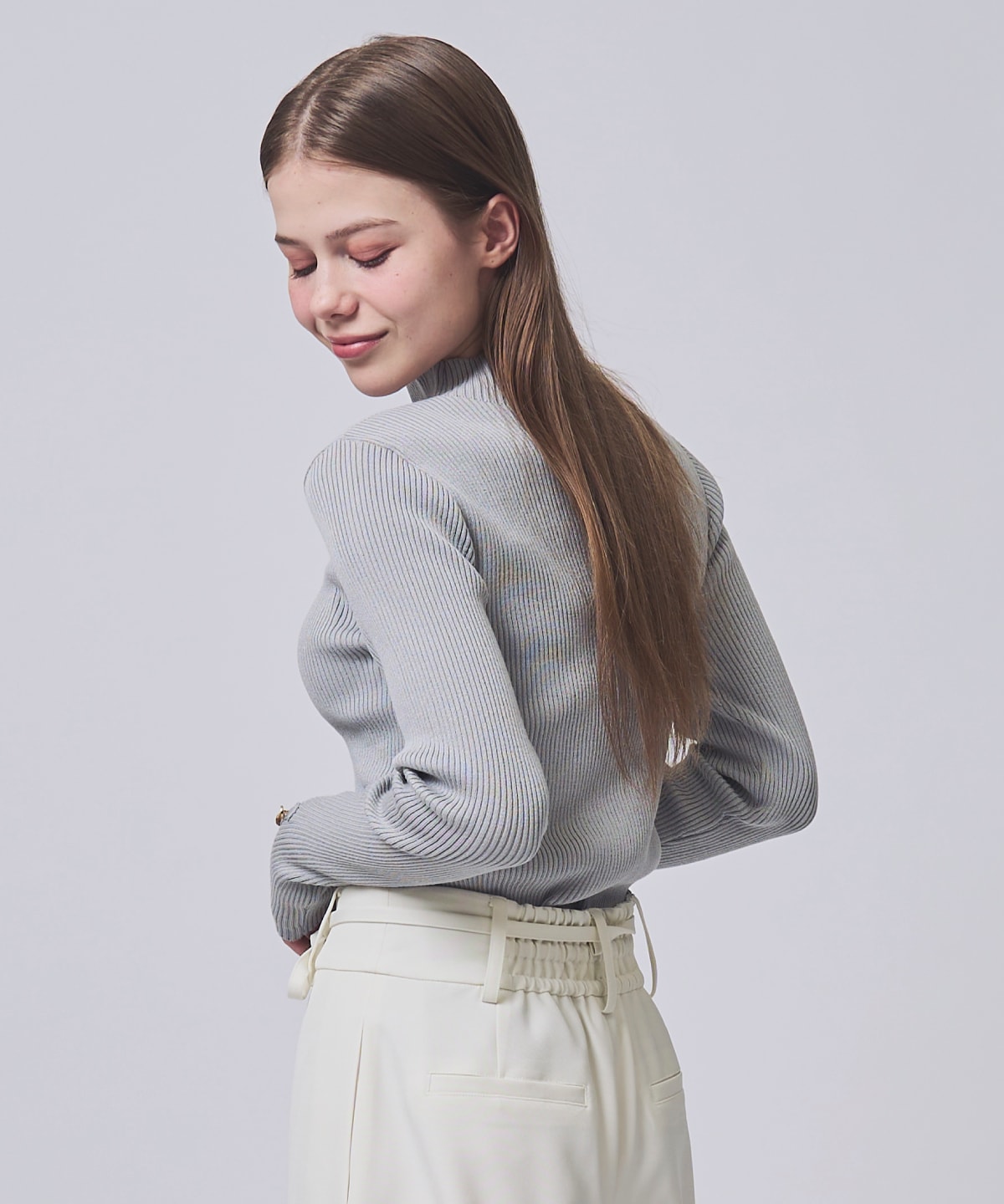 【1/30(Fri)発売開始】金ボタン付きモックネックリブニット