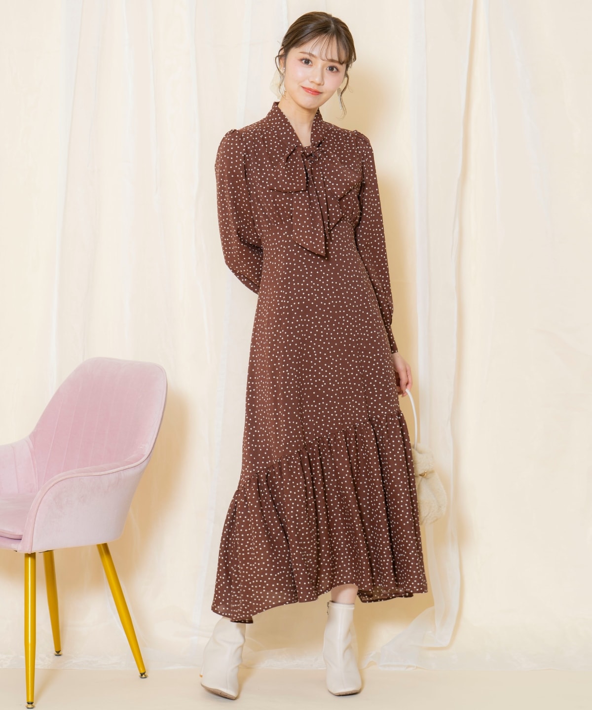 ドット柄ギャザーヘムボウタイワンピース