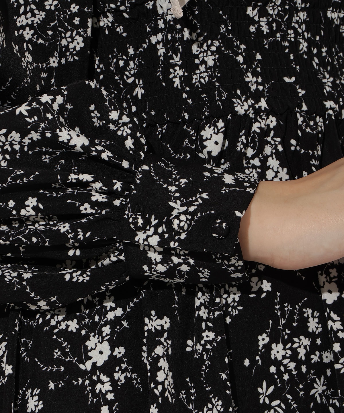 ティアード切り替えパイピングフリルワンピース