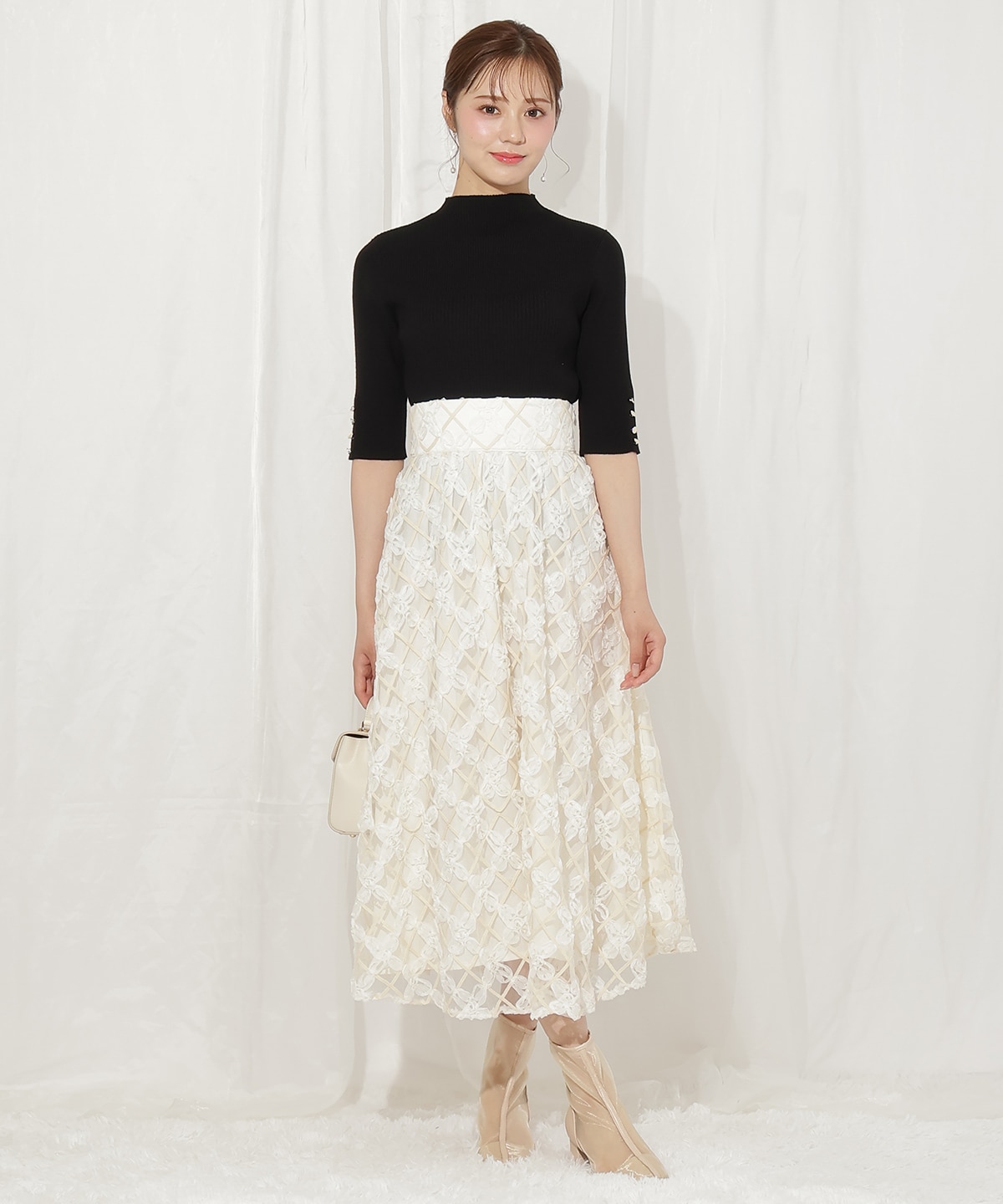 袖口ボタンボトルネックリブニット