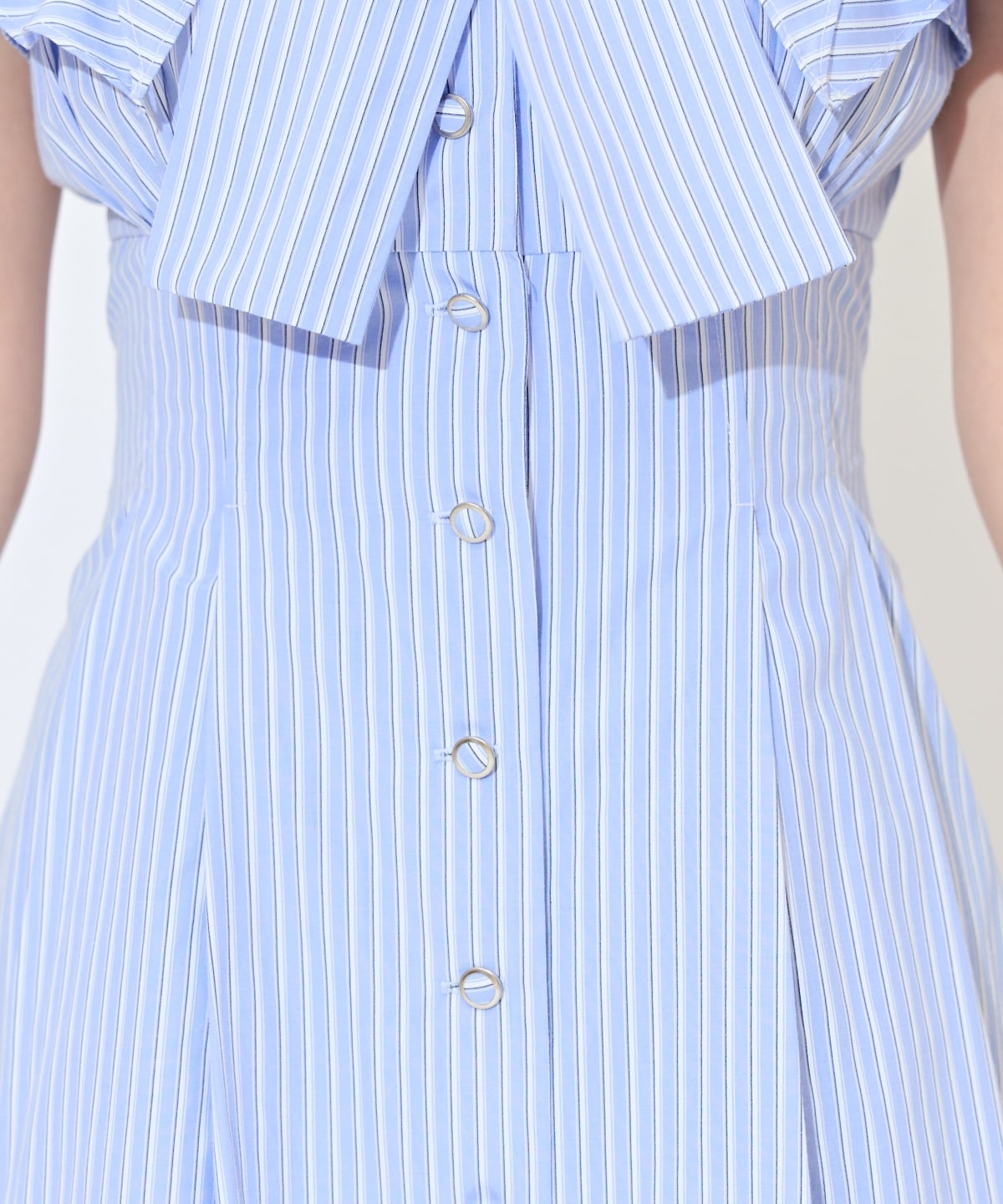 ラッフルスリーブリボンタイワンピース