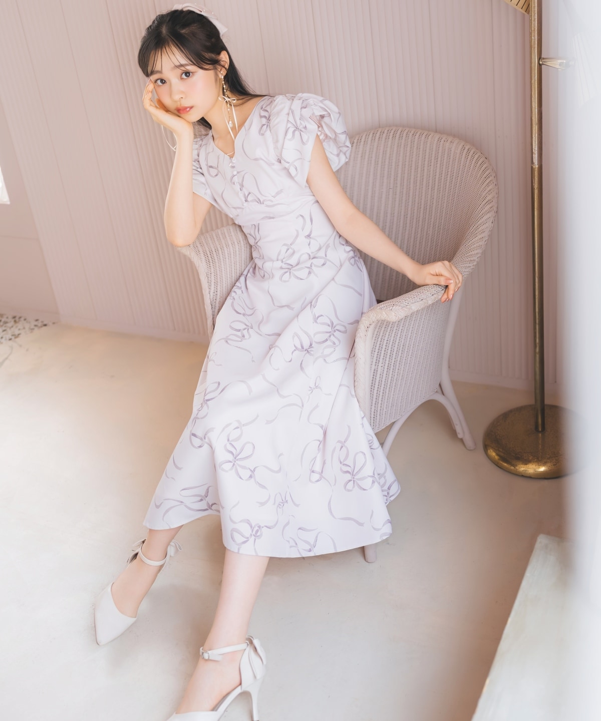 リボンプリントバブルスリーブフレアワンピース リボンプリントバブルスリーブフレアワンピース(F ブラック