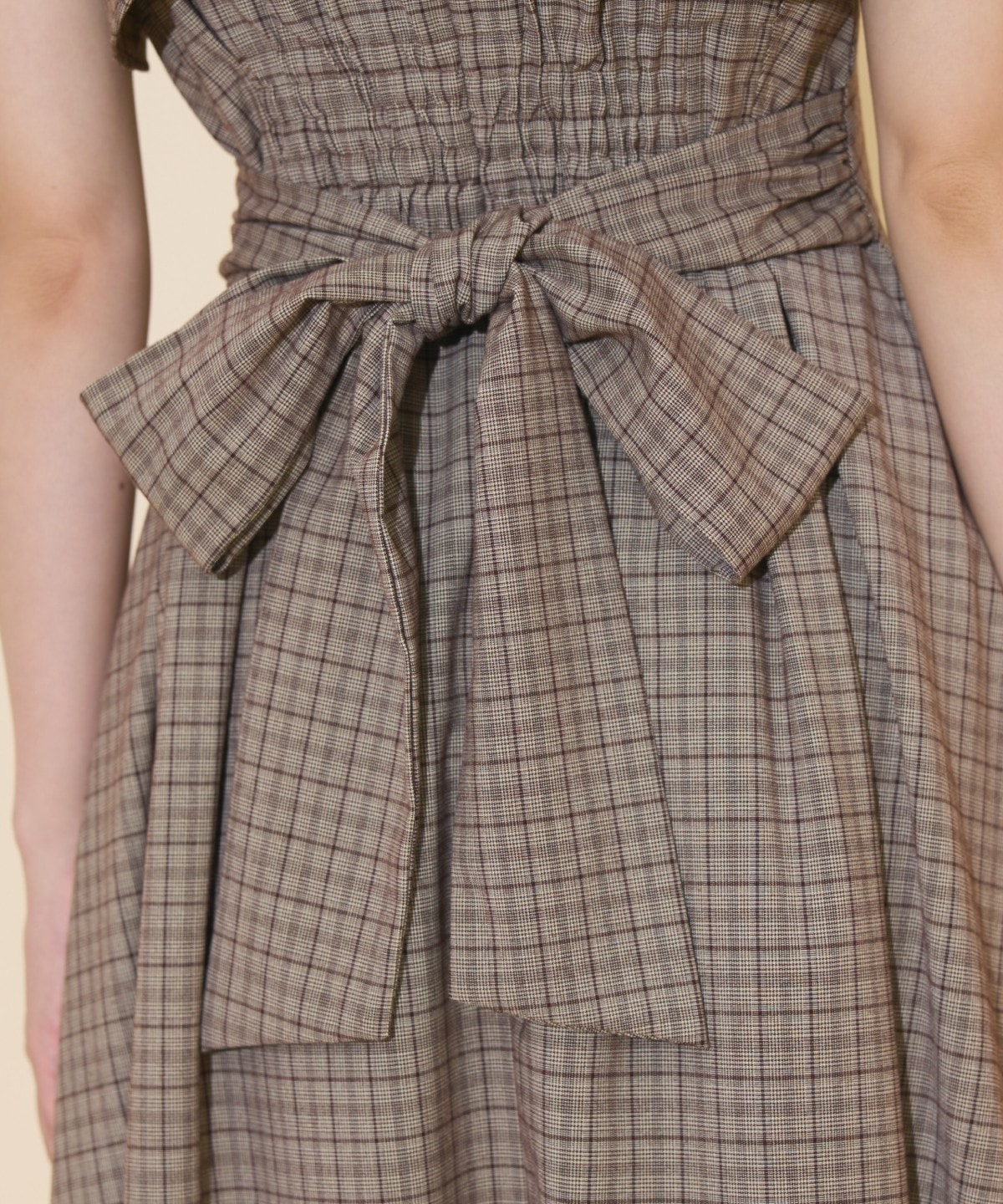 ラッフルスリーブバックリボンワンピース