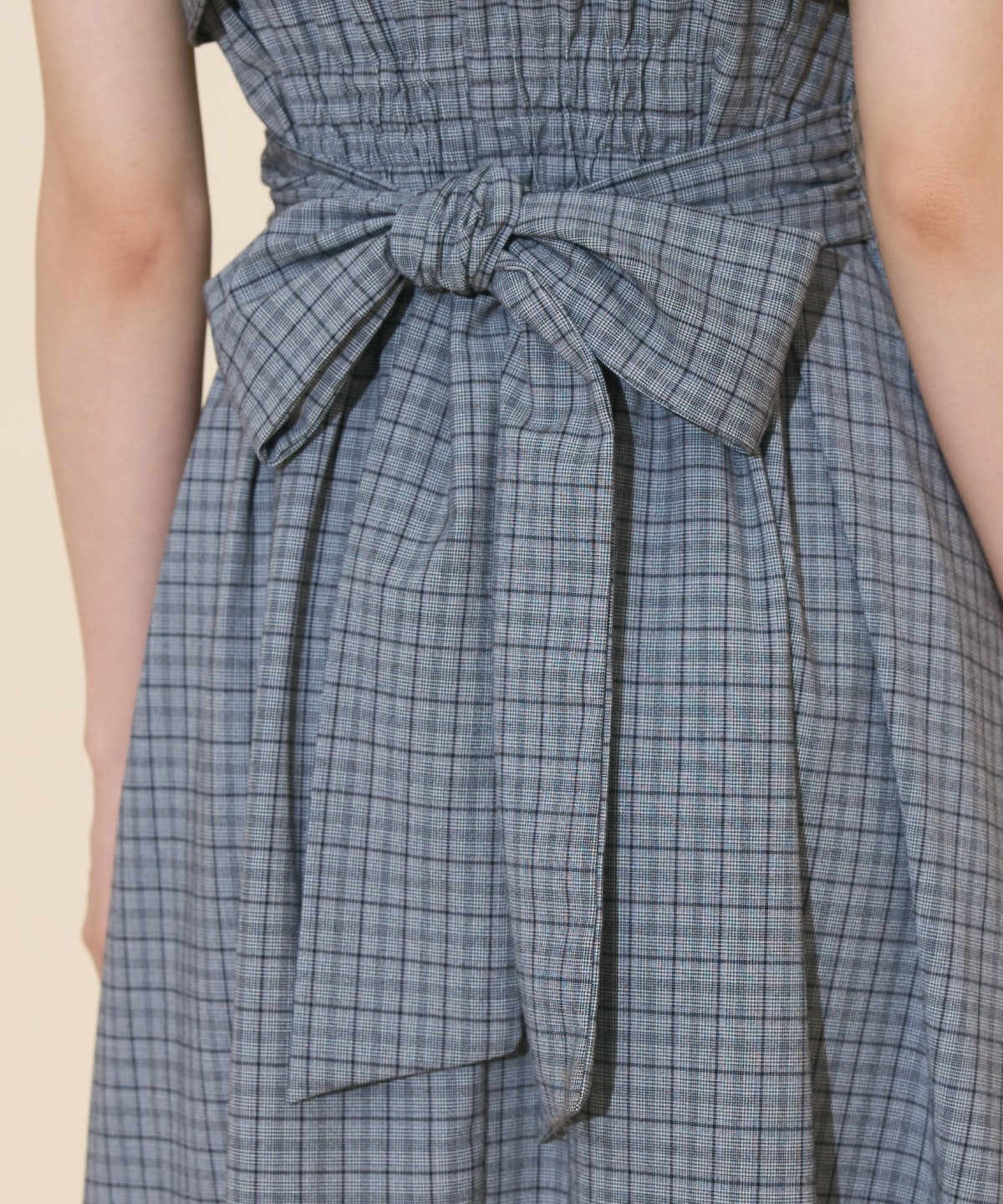 ラッフルスリーブバックリボンワンピース