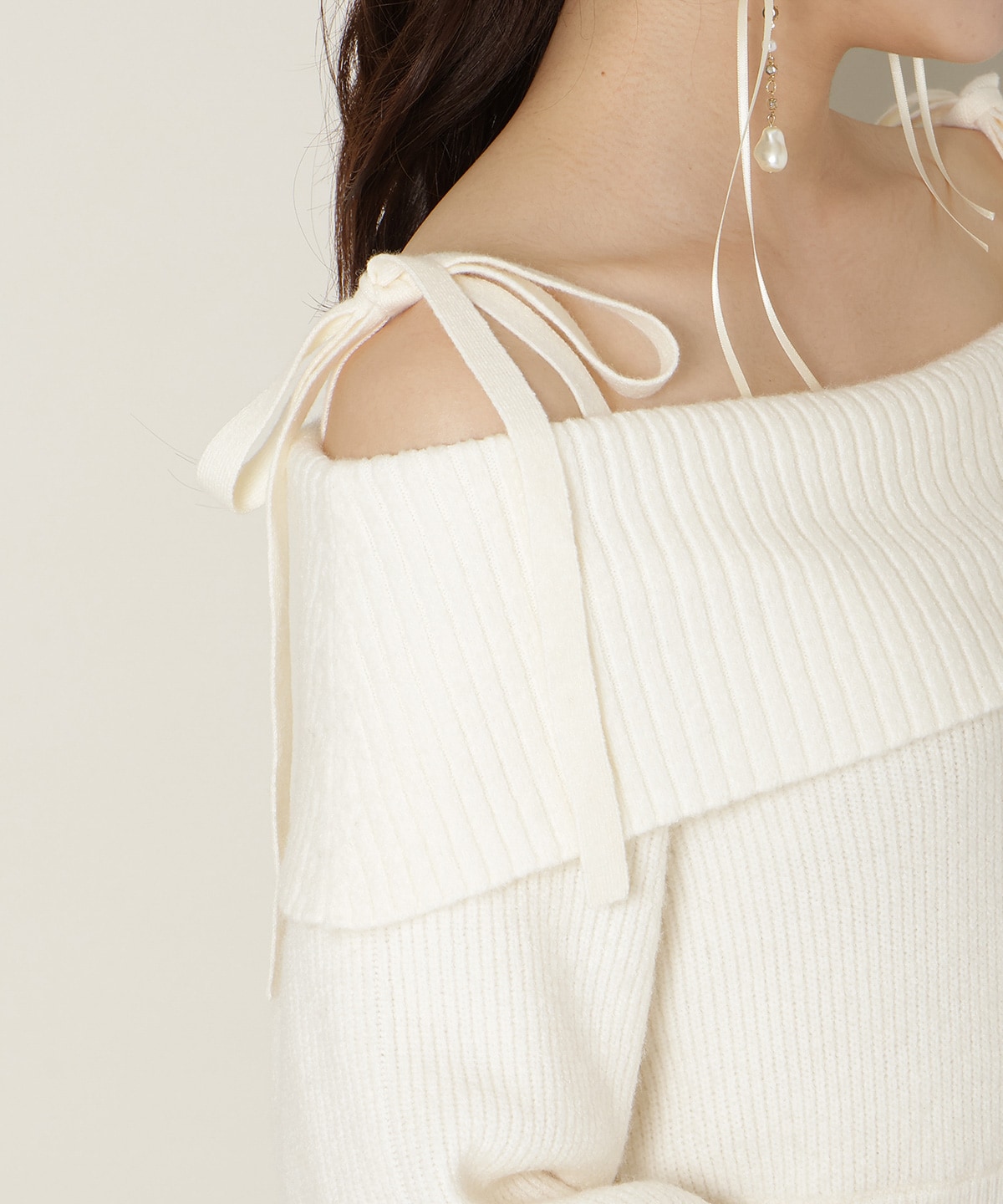 【12/18(thu) 12時予約スタート】オープンショルダープリーツニットOP
