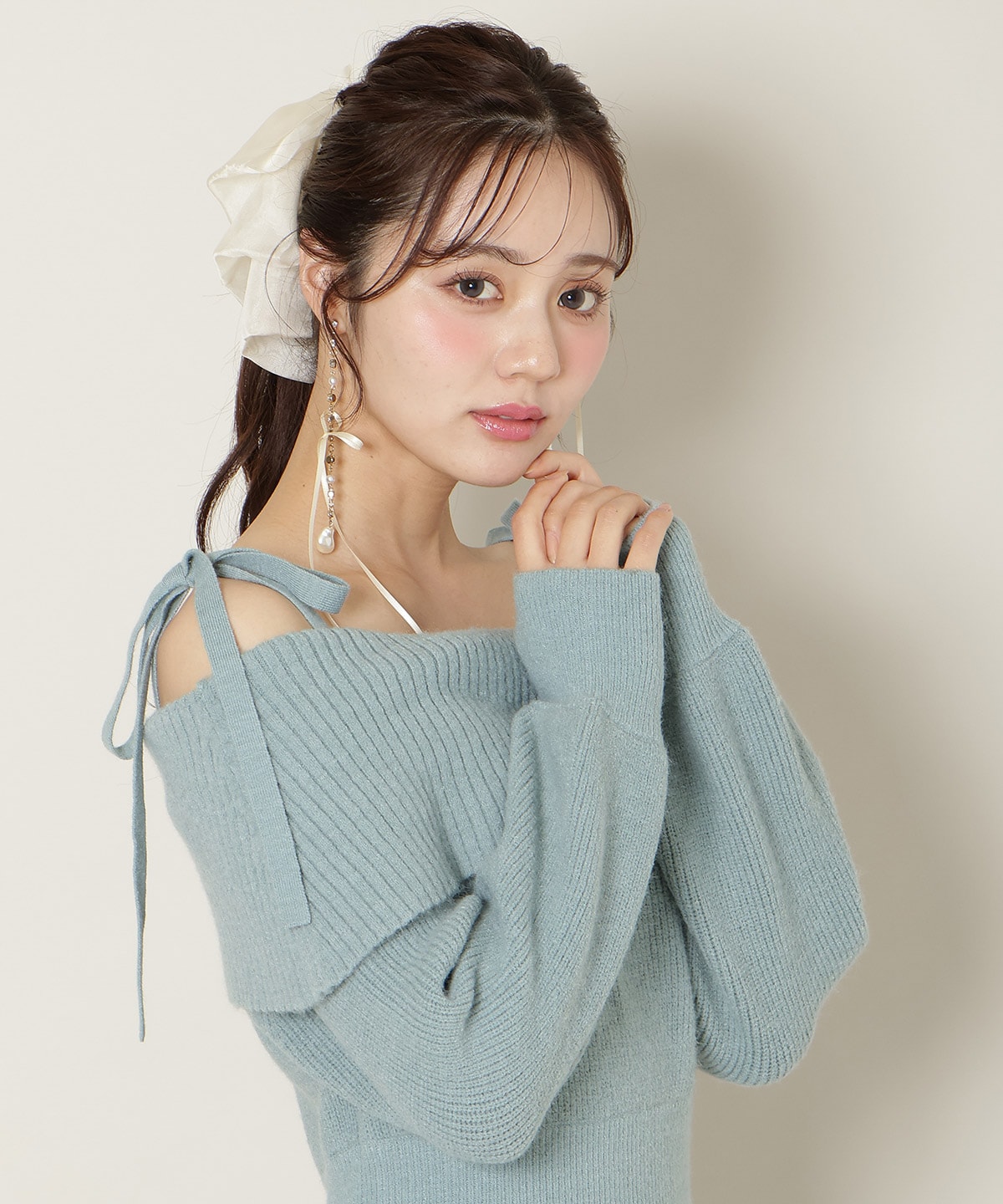 【12/18(thu) 12時予約スタート】オープンショルダープリーツニットOP