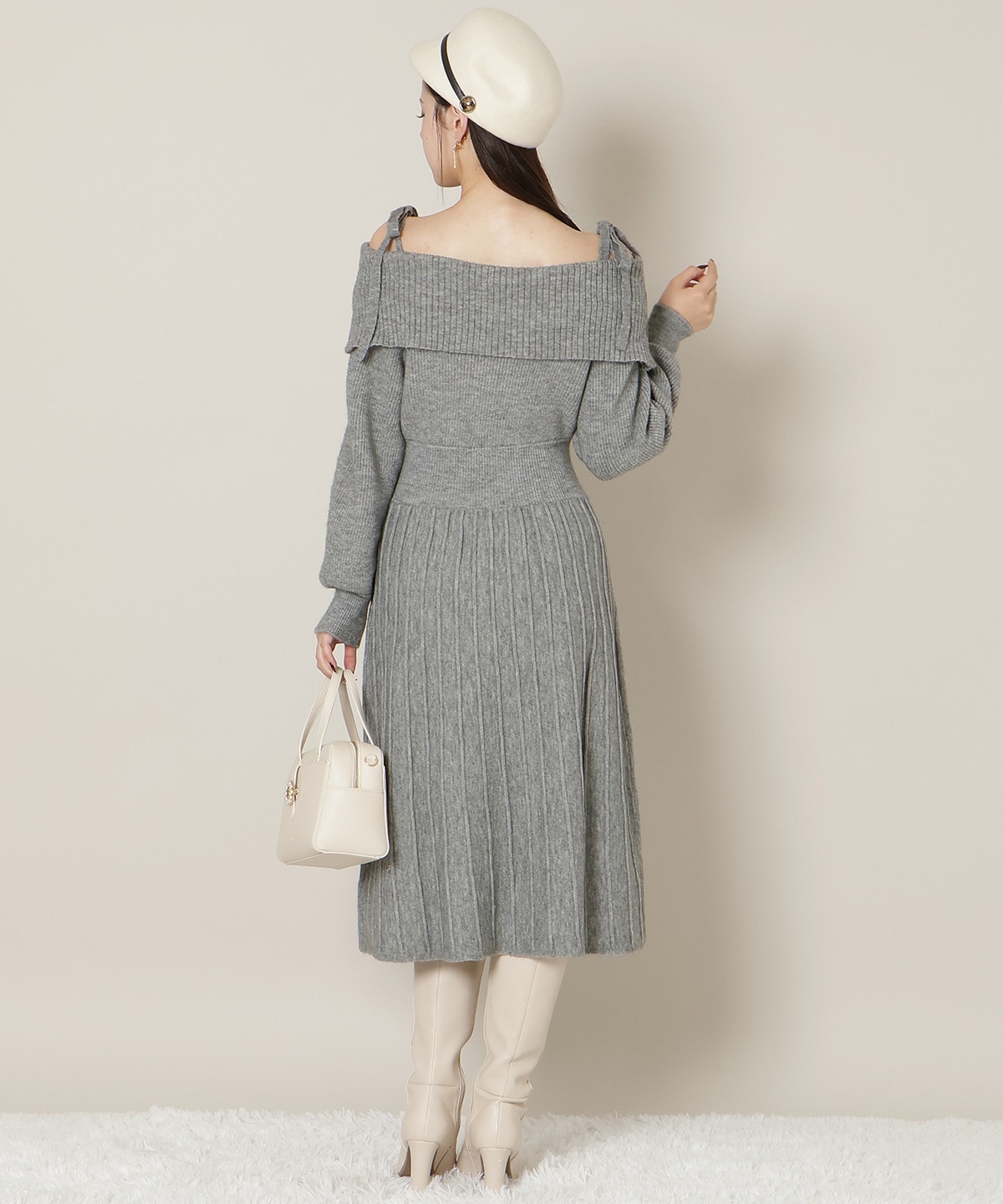 【12/18(thu) 12時予約スタート】オープンショルダープリーツニットOP