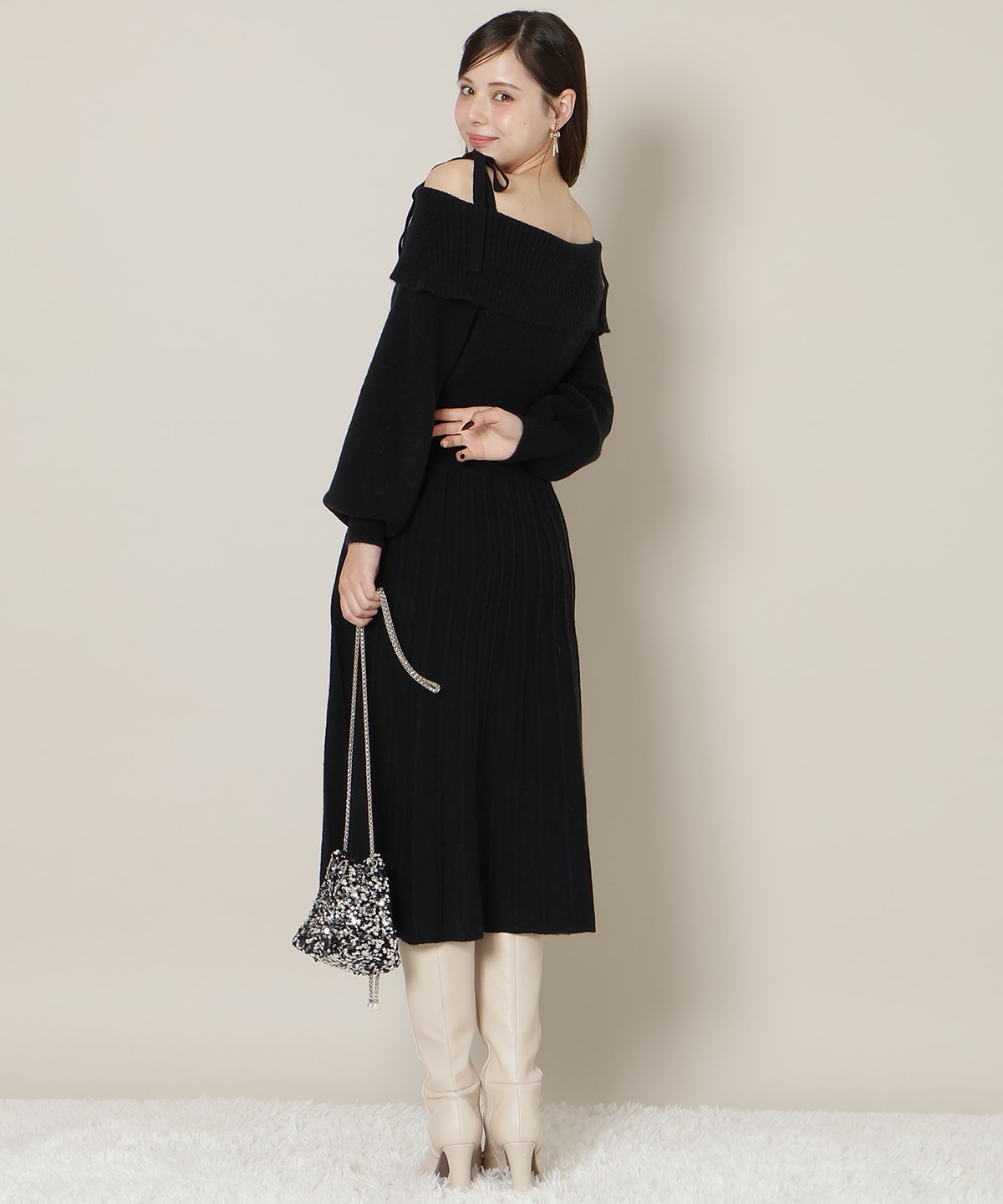 【12/18(thu) 12時予約スタート】オープンショルダープリーツニットOP