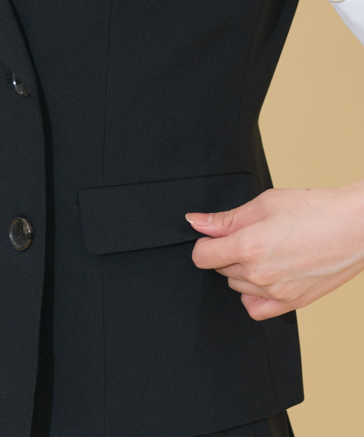 ダブルボタンショートジレ