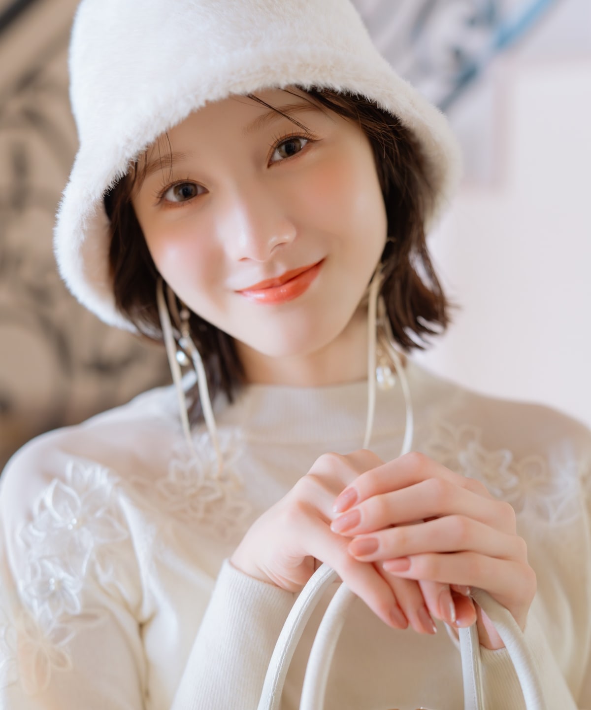 ショルダーエンブロイダリーニット