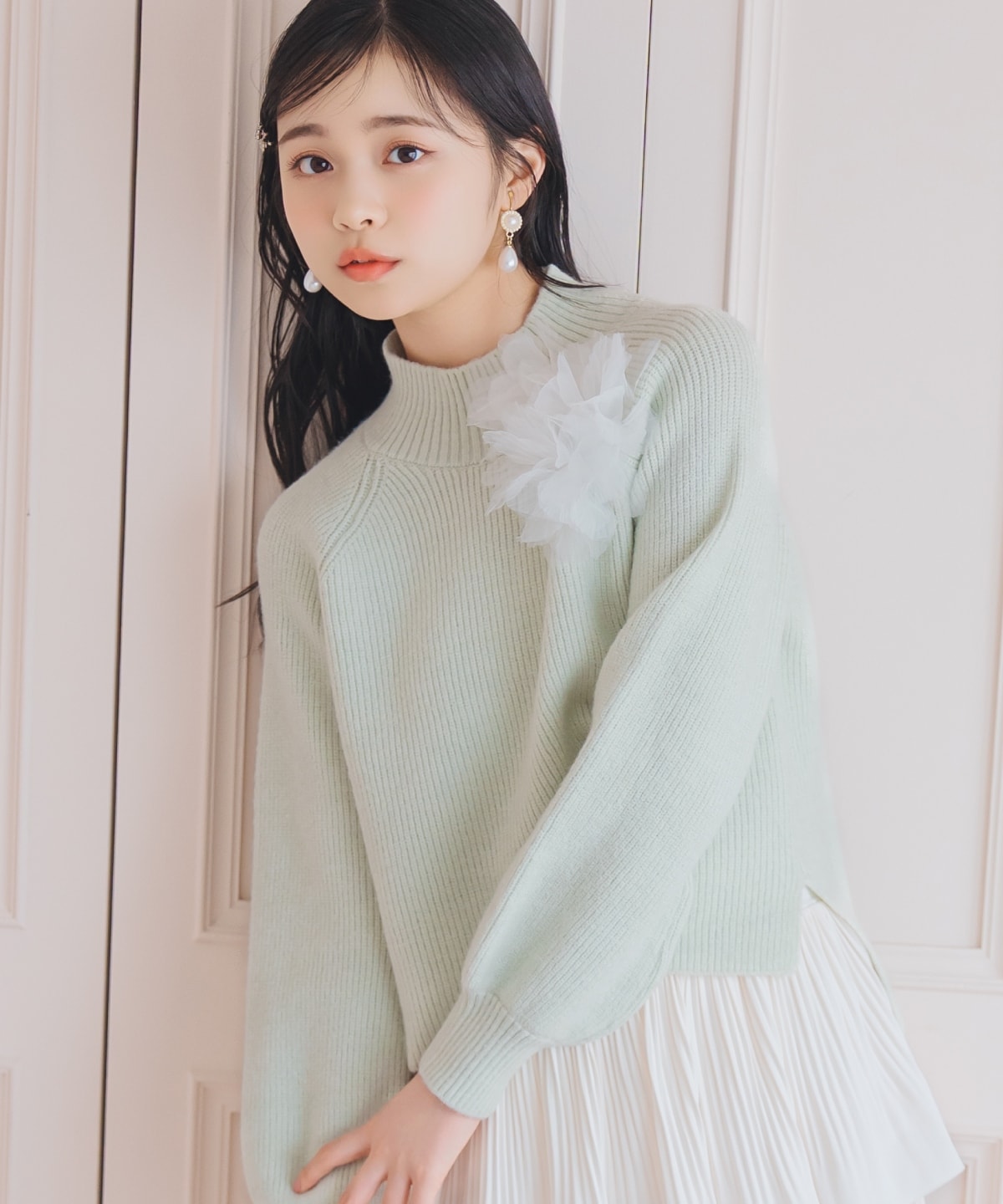 【KNIT PLEATS SET series】フラワーモチーフボトルネックニット