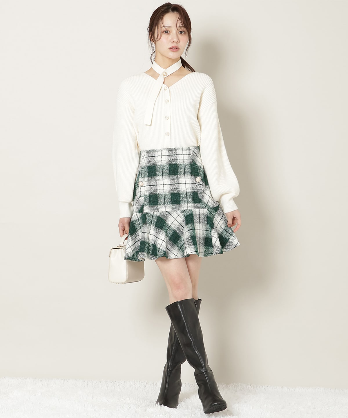 Vネックチョーカーリブニット