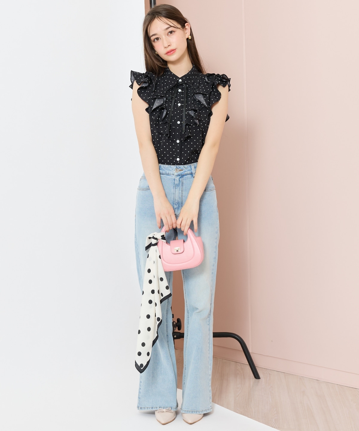 ラッフルフリルノースリーブブラウス