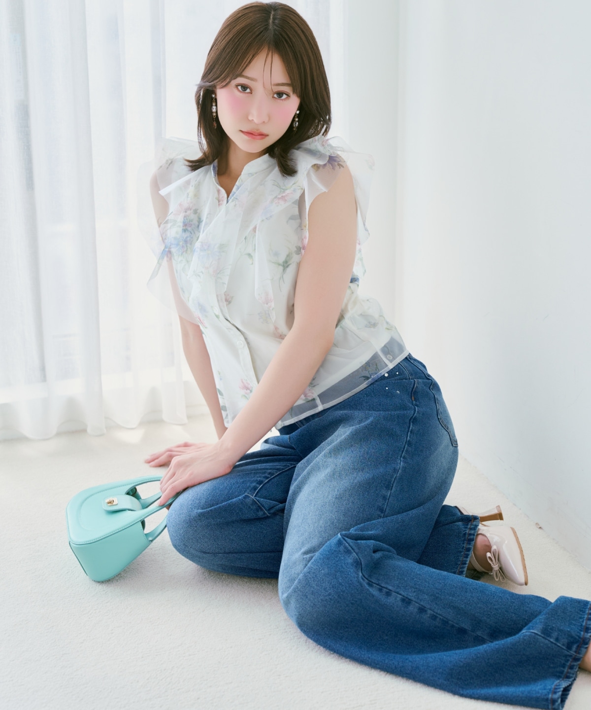 フラワーメッシュラッフルブラウス